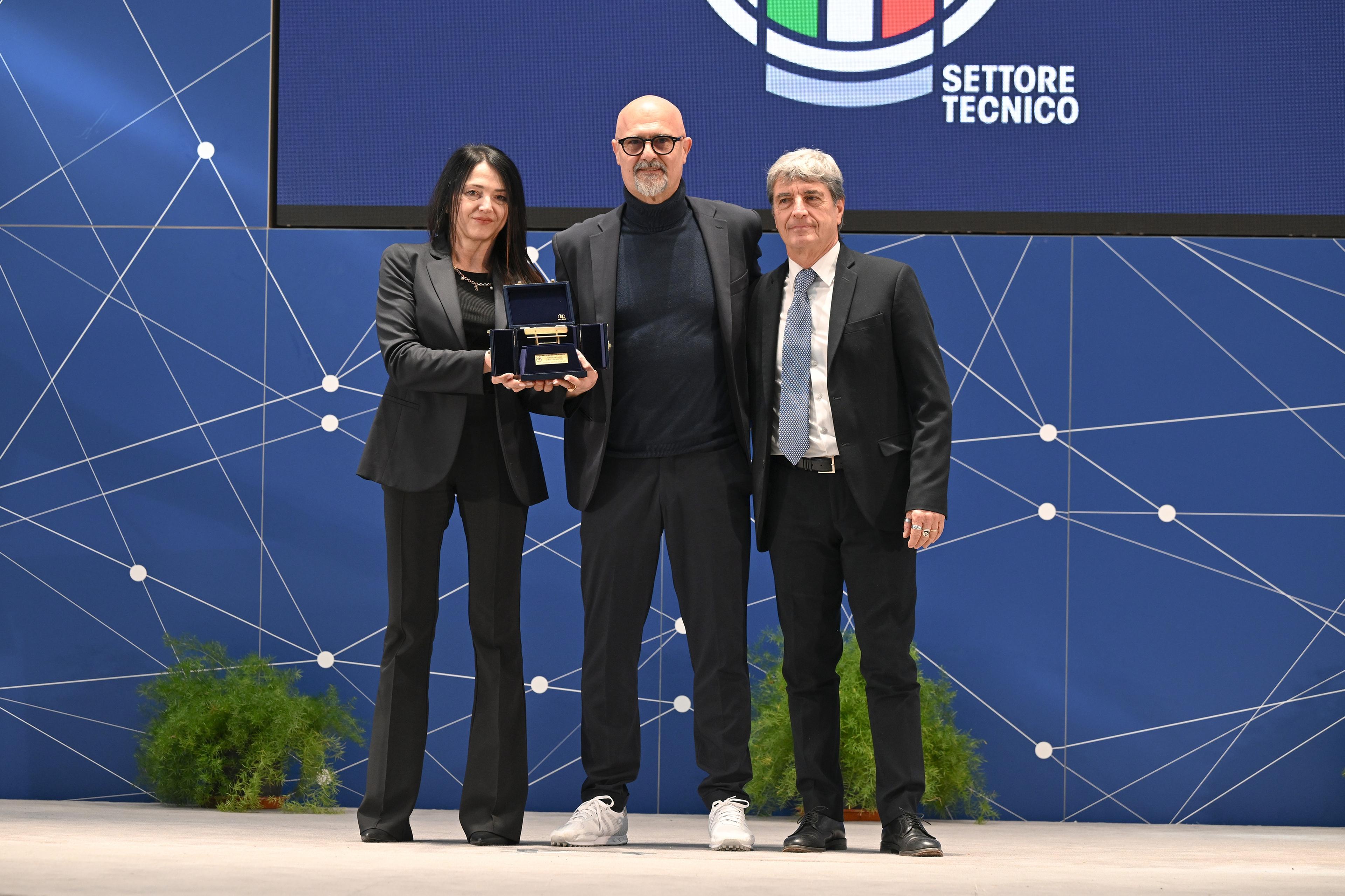 Max Canzi vince la Panchina d’Oro per la Serie A Women: “Grazie al club, al mio staff e alle ragazze, protagoniste di una stagione fantastica”