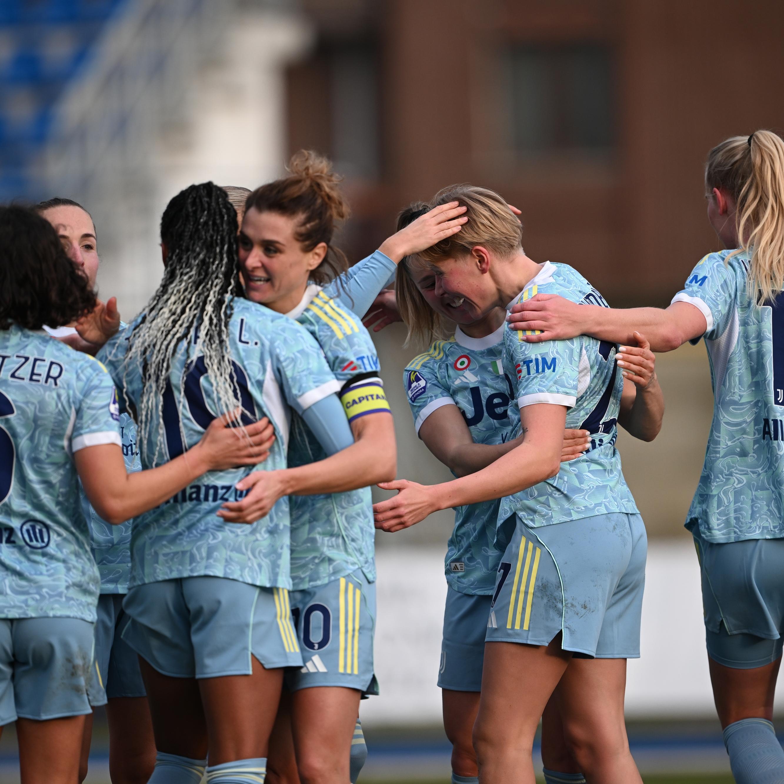 La Juventus batte 2-0 il Como e sale al 2° posto. Show Lazio col 5-2 al Genoa, Sassuolo-Parma 1-0