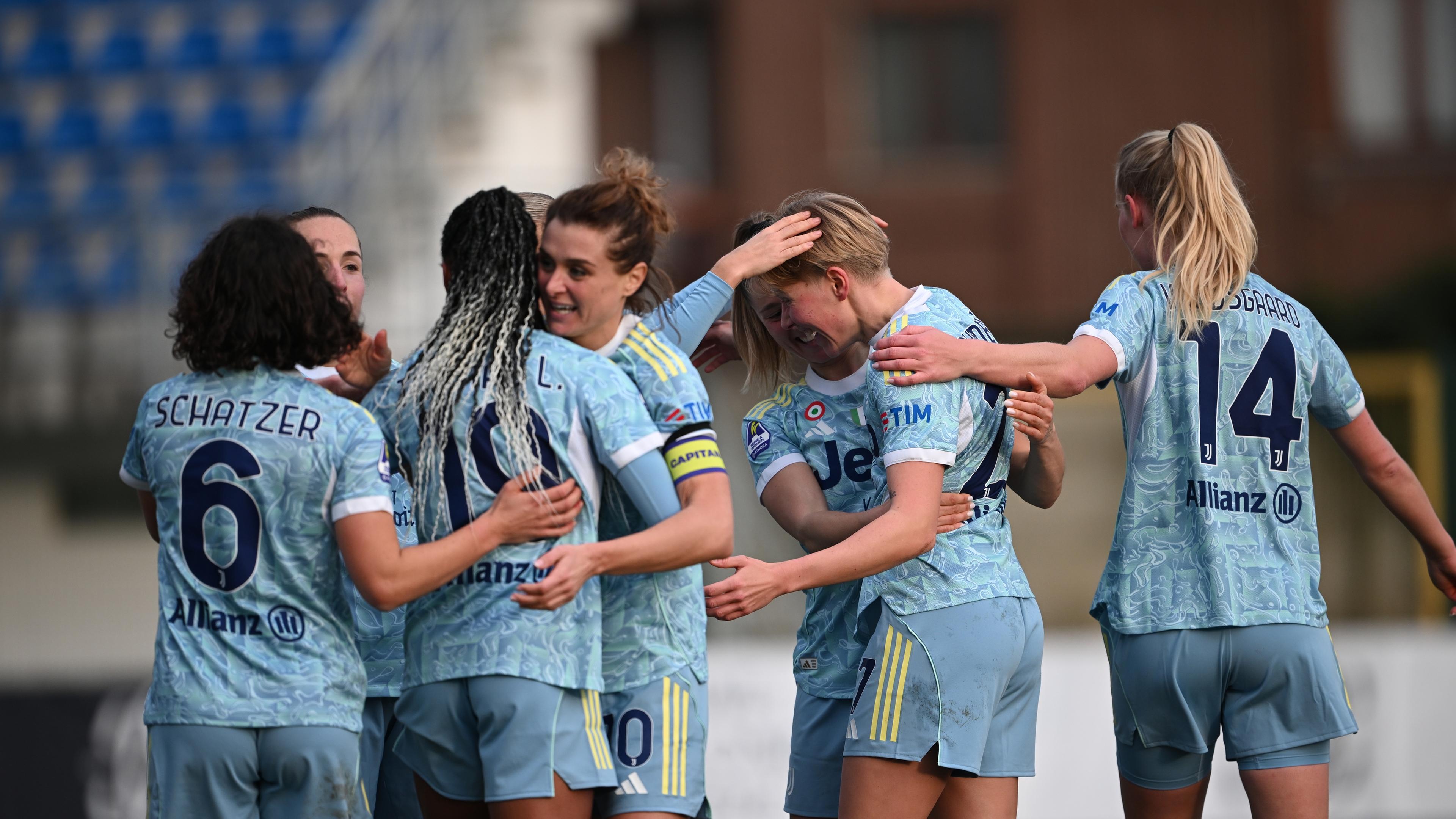 La Juventus batte 2-0 il Como e sale al 2° posto. Show Lazio col 5-2 al Genoa, Sassuolo-Parma 1-0