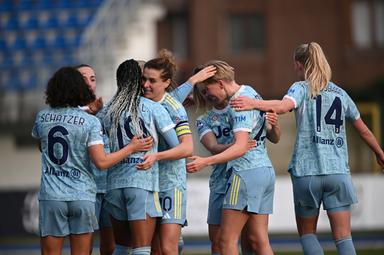 La Juventus batte 2-0 il Como e sale al 2° posto. Show Lazio col 5-2 al Genoa, Sassuolo-Parma 1-0