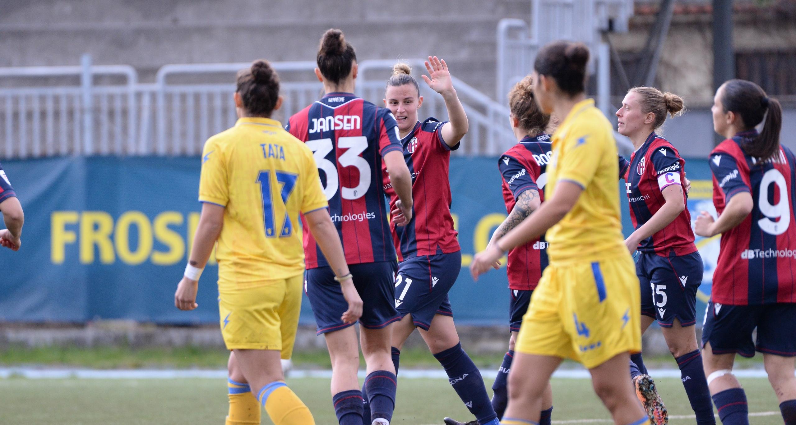 Sei gol e spettacolo nell’anticipo: il Frosinone rimonta tre volte il Bologna, niente sorpasso al secondo posto per le emiliane