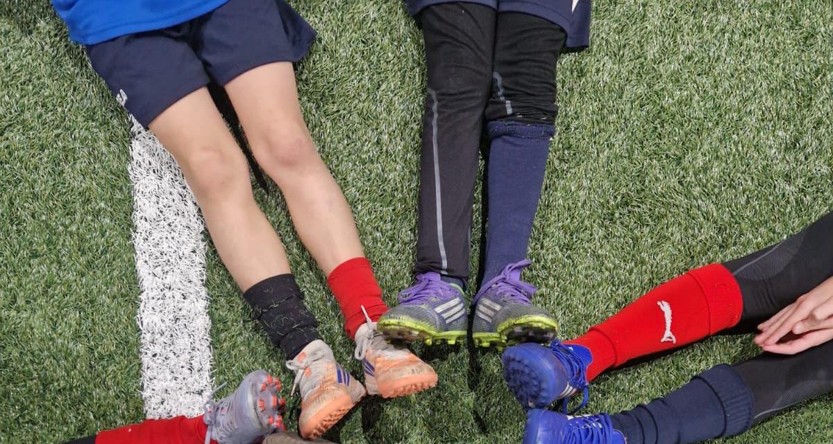 Calzini spaiati, cuori uniti: una giornata che parla di diversità, inclusione e futuro