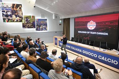 A Coverciano la lezione plenaria del Ct del Canada, Jesse Marsch: “Un onore e un privilegio essere qui”