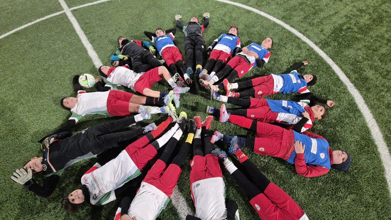 La Puglia del Calcio si colora: il successo della Giornata dei Calzini Spaiati