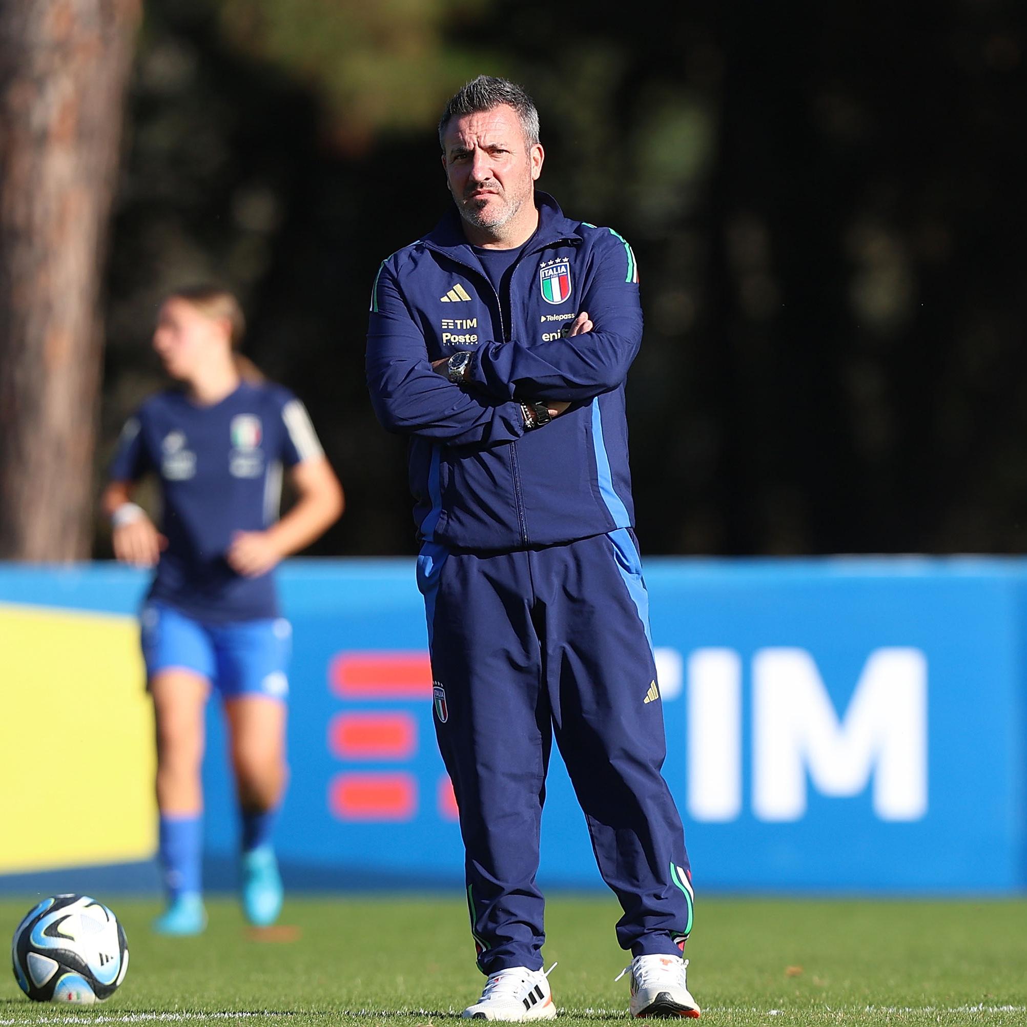 Azzurrine a Tirrenia dal 15 al 19 febbraio per i due test con la Svizzera: Leandri convoca 26 calciatrici