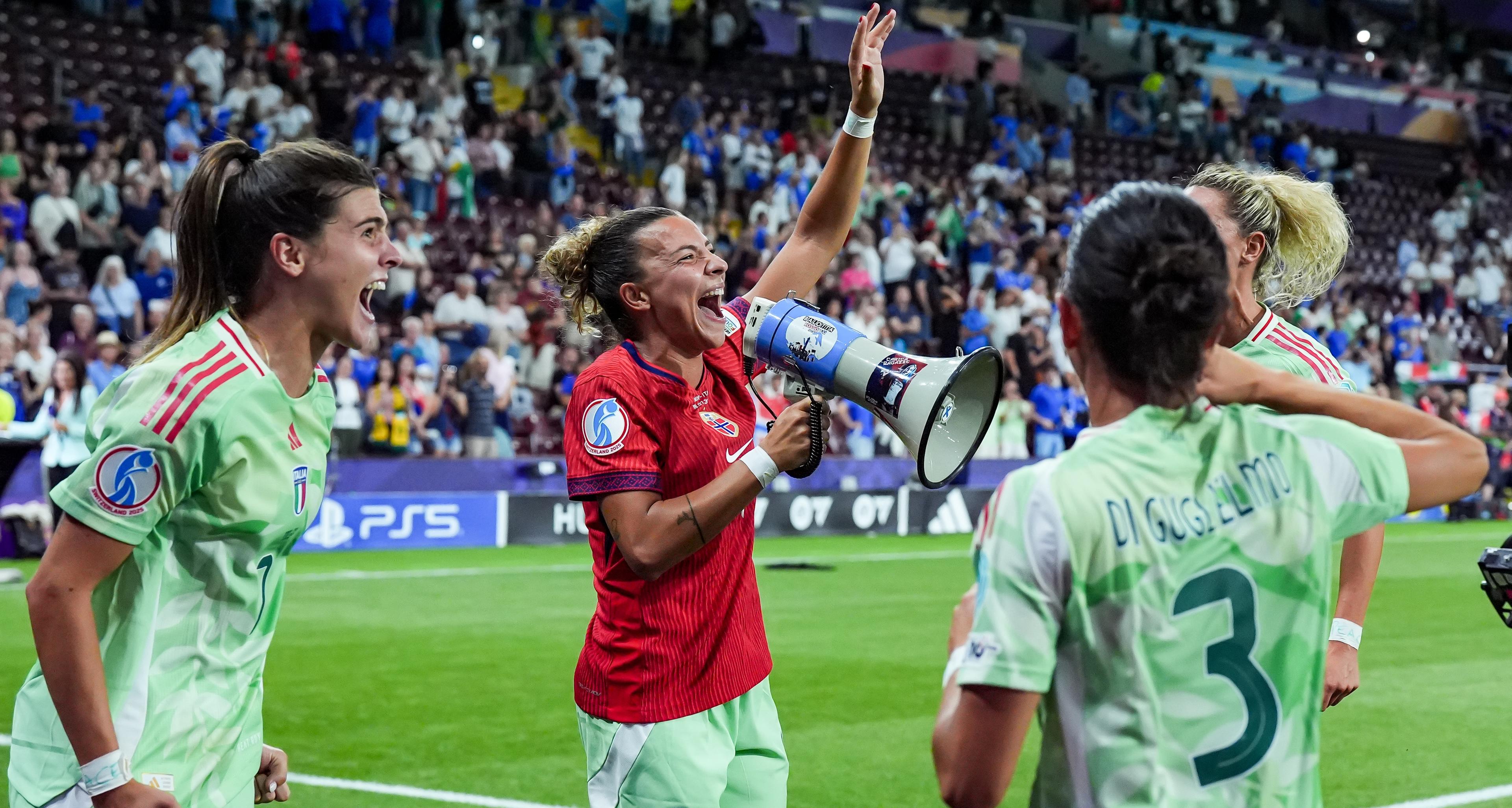 Che musica per le Azzurre! Baby K e Sarah Toscano si esibiranno nell’intervallo dei match con Svezia e Danimarca