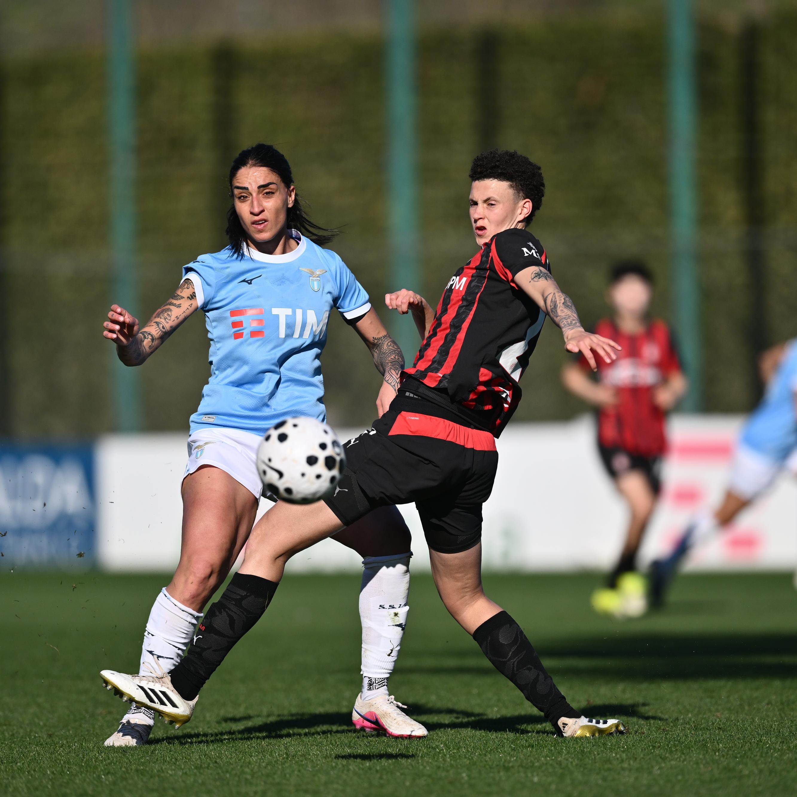 Lazio-Milan, pari spettacolo. Gioia Como, Napoli sempre al 4° posto. Domenica big match Inter-Roma