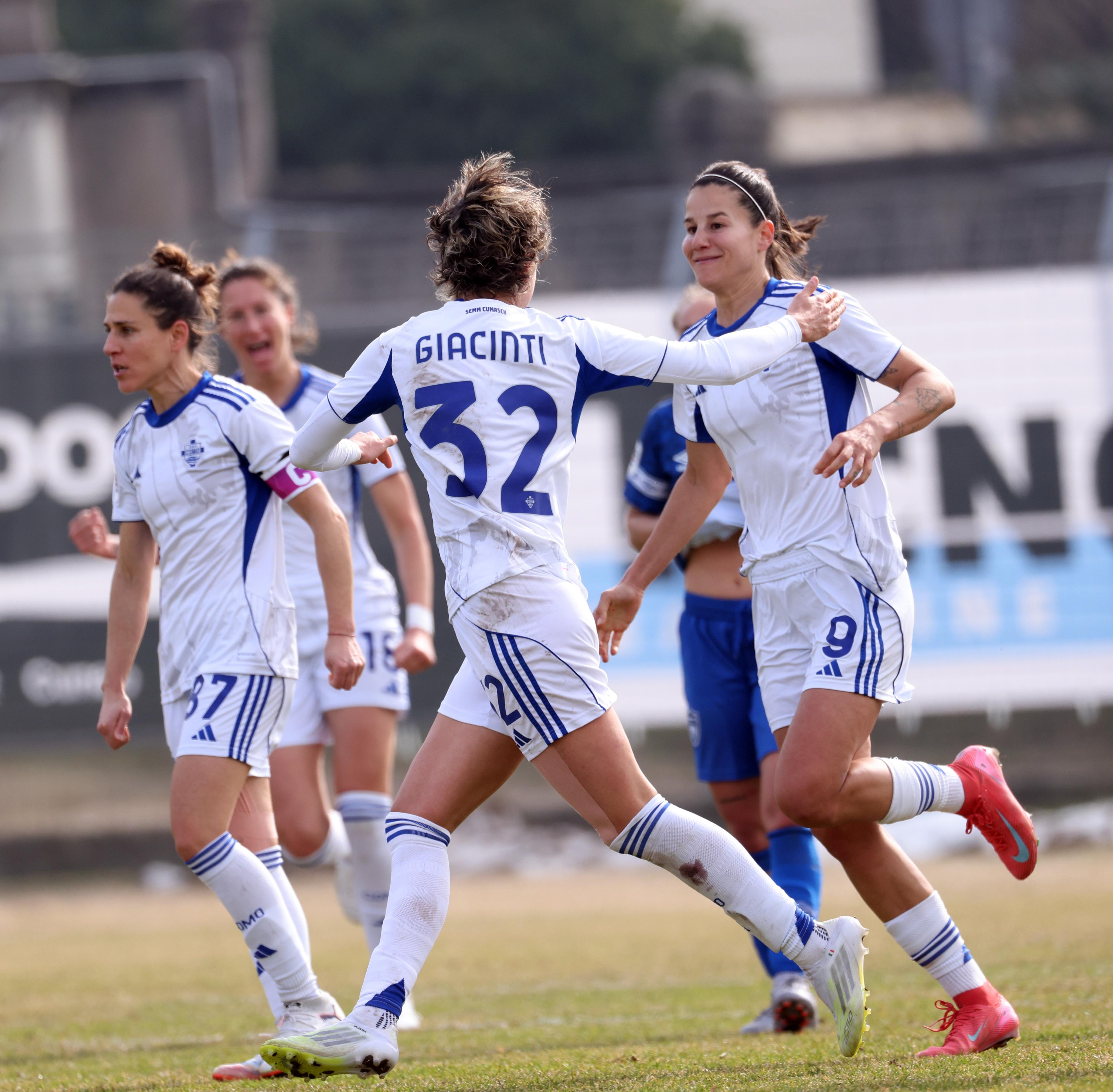 Il Como 1907 fa 2-2 con la Freedom e concede terreno alle inseguitrici, l’Arezzo sbanca lo “Stirpe”