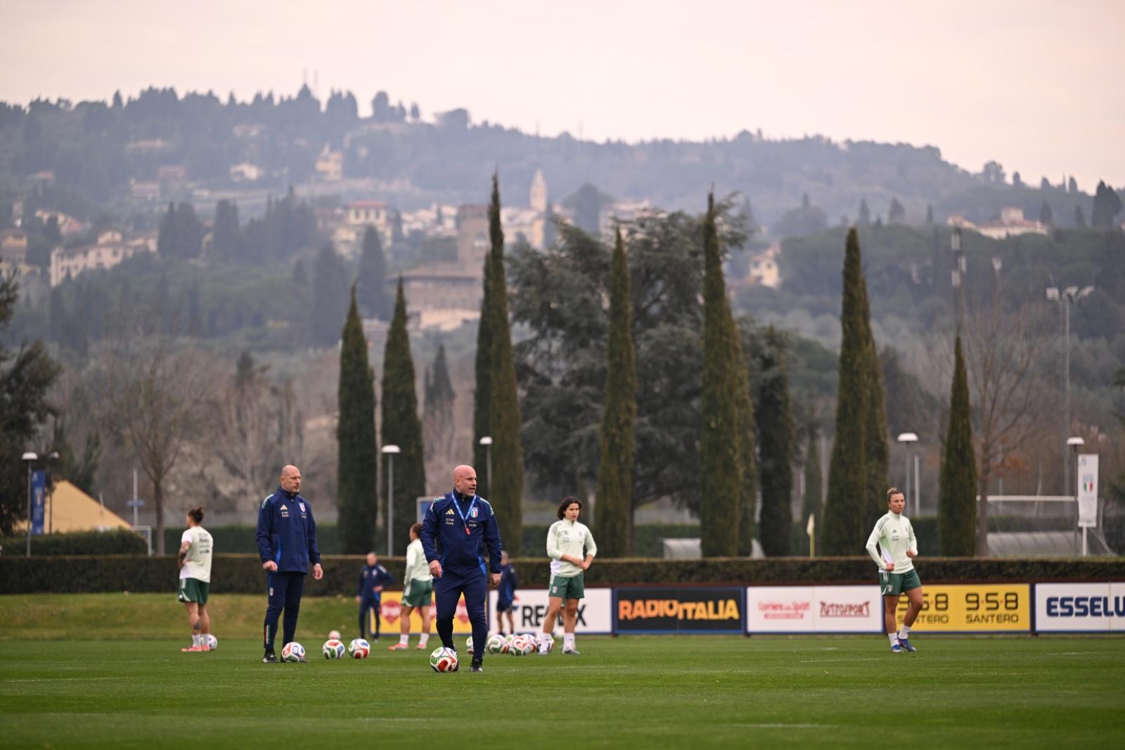 Azzurre in partenza per Reggio Calabria: martedì allo stadio ‘Granillo’ inizia la corsa verso il Mondiale