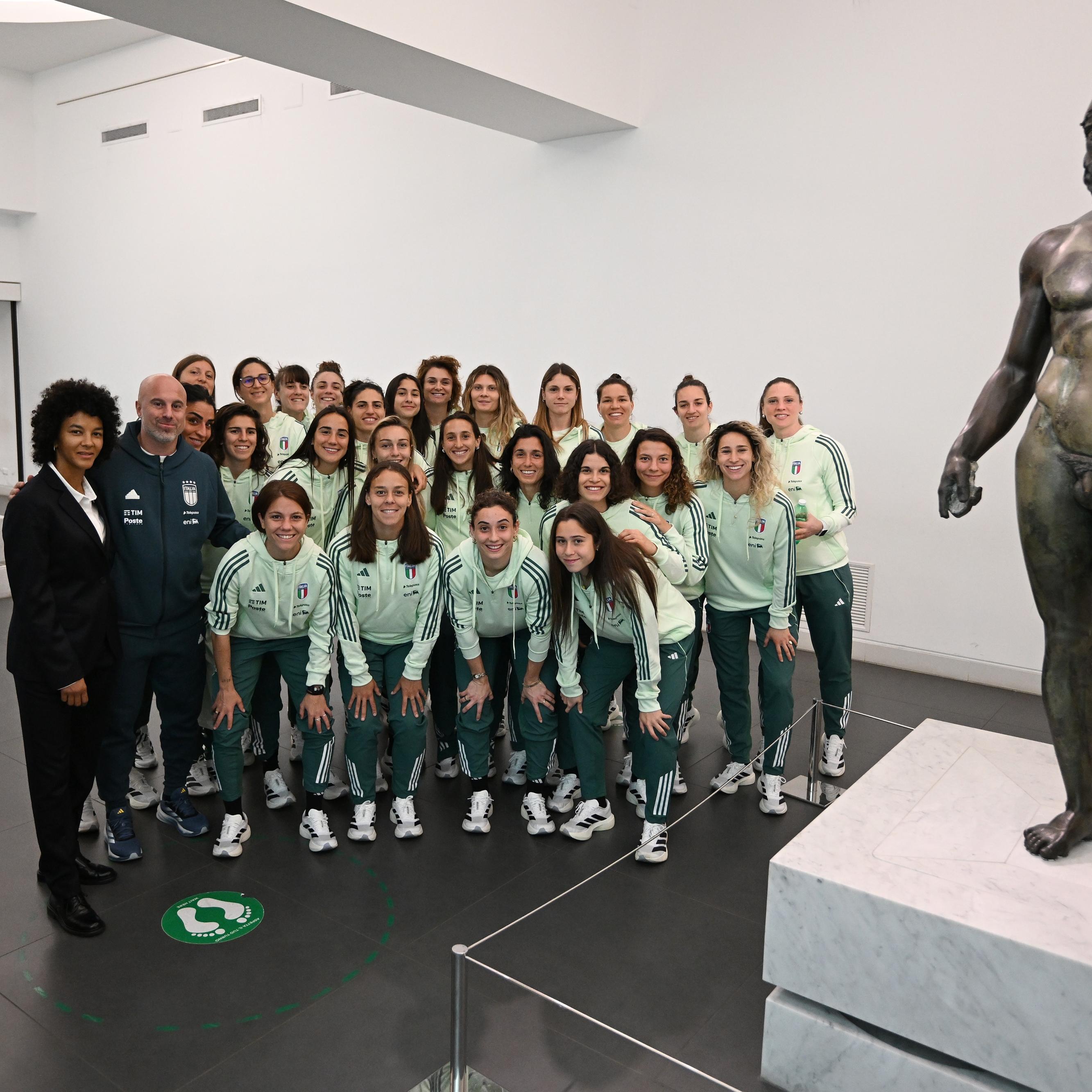 Dalla visita al Museo Archeologico all’incontro con gli studenti dell’Istituto ‘Telesio’: Reggio Calabria accoglie le Azzurre