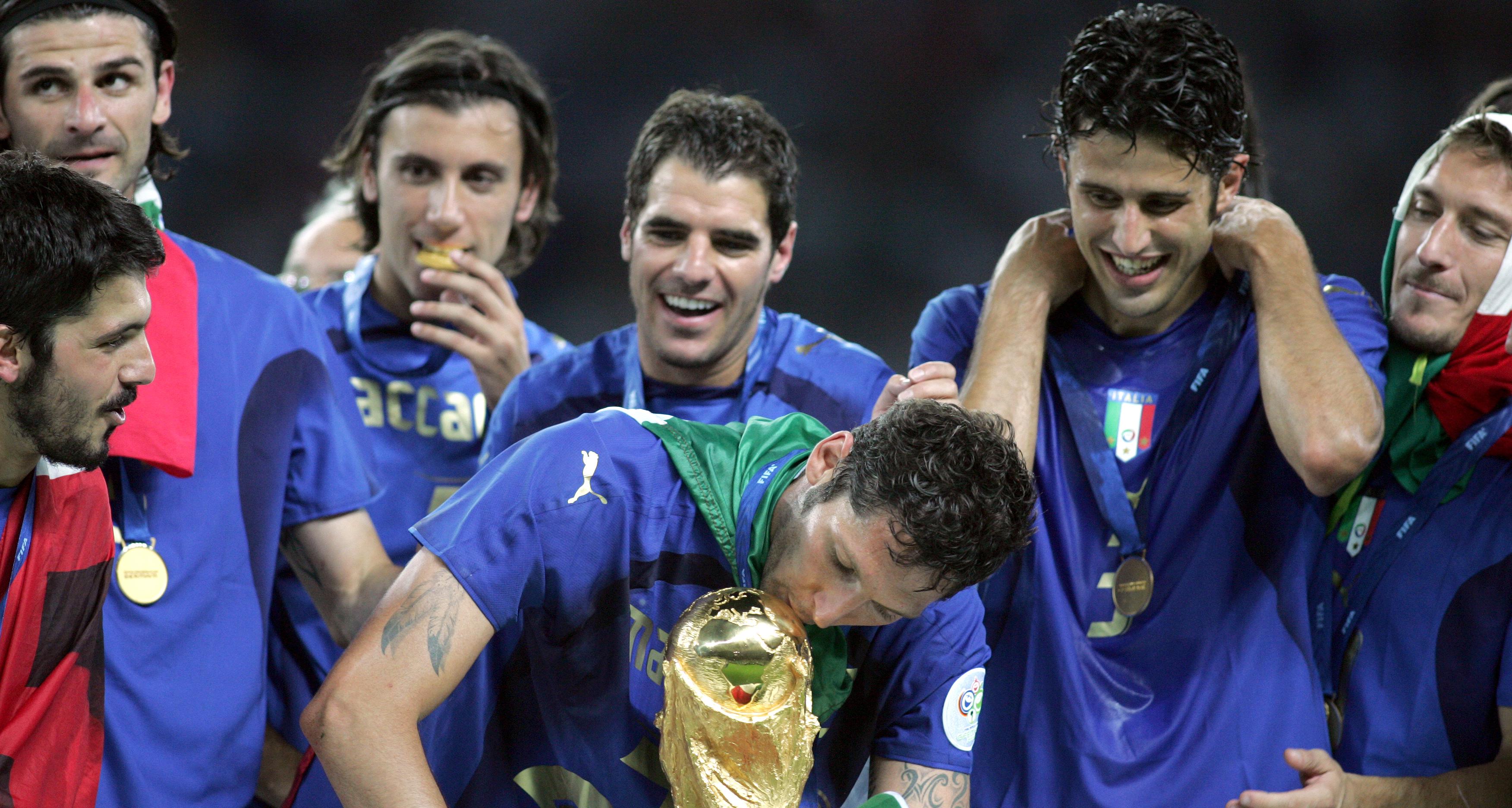 Dall’espulsione di Zidane al trionfo ai rigori, Materazzi si racconta a Vivo Azzurro TV: “Rino venderà cara la pelle per portarci al Mondiale”