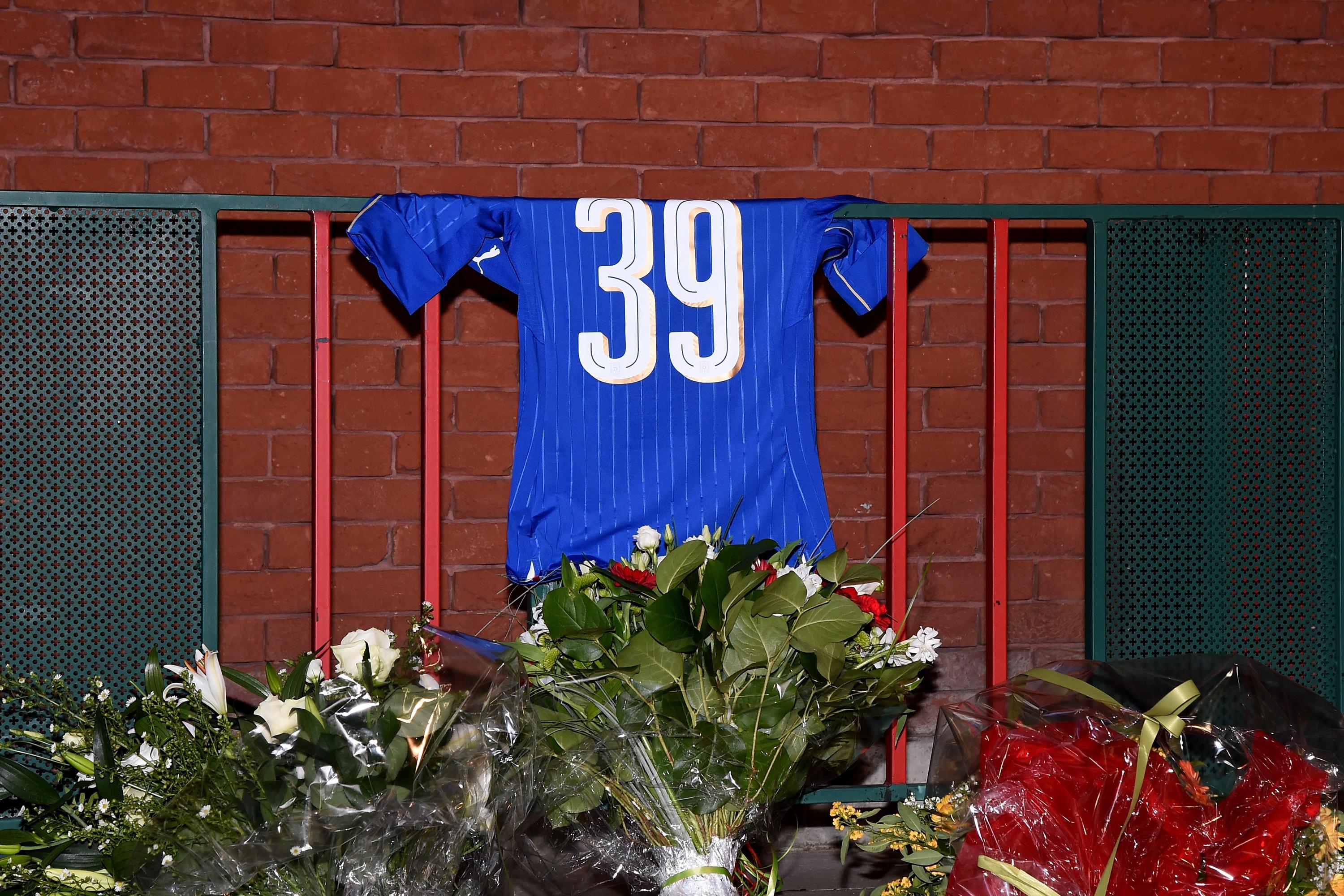 BRUSSELS, BELGIUM - NOVEMBER 12:  General view during the commemoration of the 39 football fans who died in the Heysel stadium at the 1985 European Cup final between Liverpool and Juventus, ahead of a friendly match at at King Baudouin Stadium on November 12, 2015 in Brussels, Belgium.  (Photo by Claudio Villa/Getty Images)