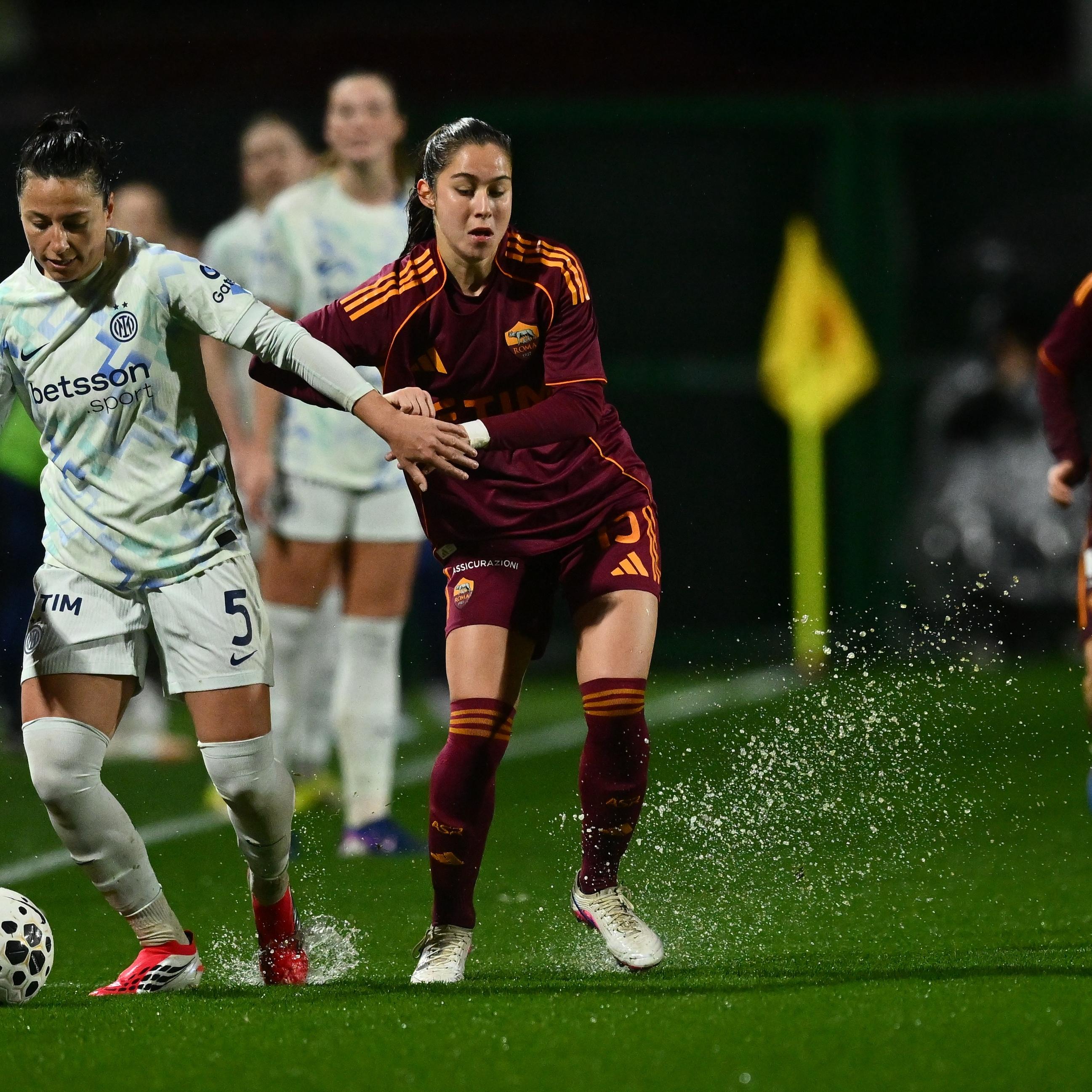 La semifinale tra Roma e Inter termina 1-1, decisivo il match di ritorno a Milano