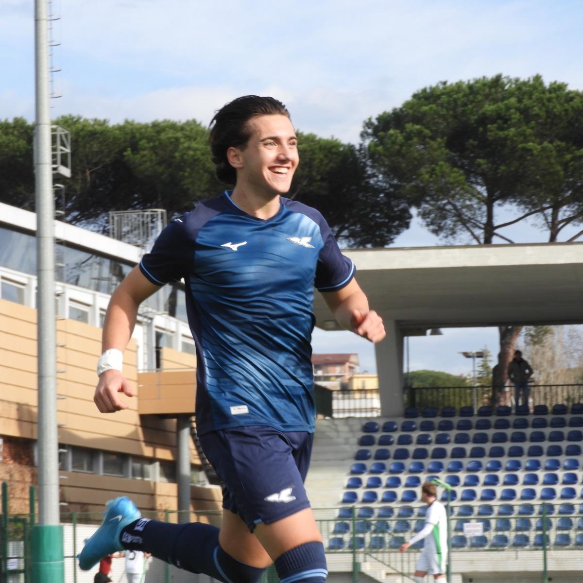 Manuel Mecozzi, l’ascesa del bomber della Lazio: “Sogno un gol sotto la Curva Nord”