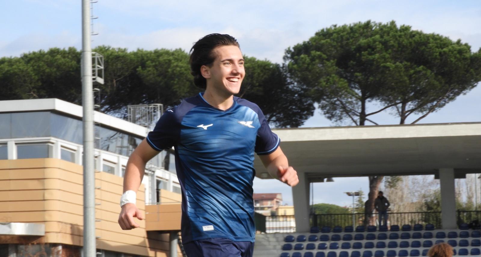 Manuel Mecozzi, l’ascesa del bomber della Lazio: “Sogno un gol sotto la Curva Nord”