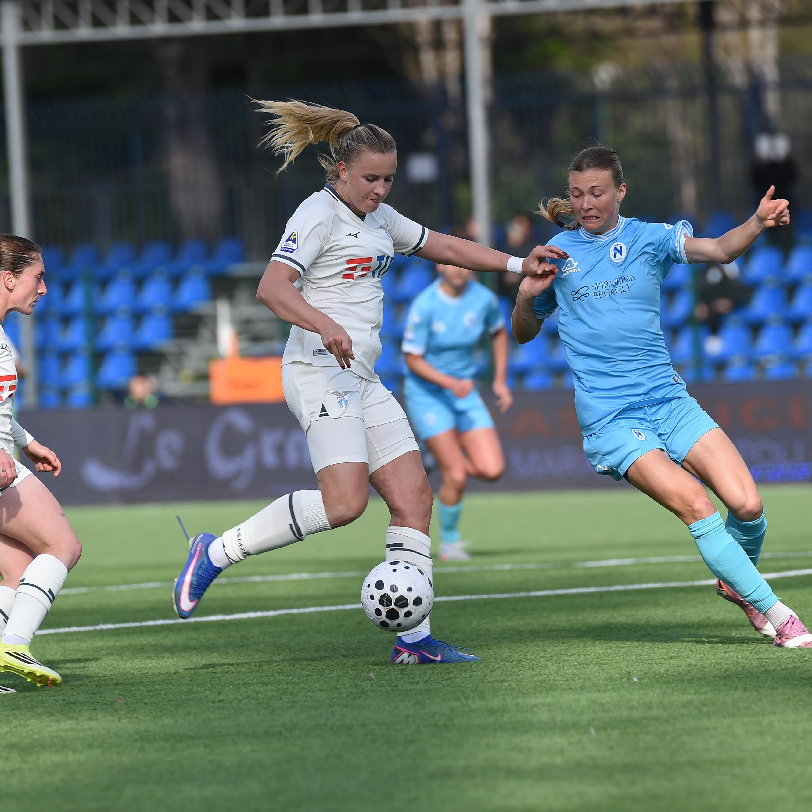 La Lazio batte 1-0 il Napoli e lo scavalca al 4° posto. 1-1 nella sfida salvezza tra Parma e Genoa