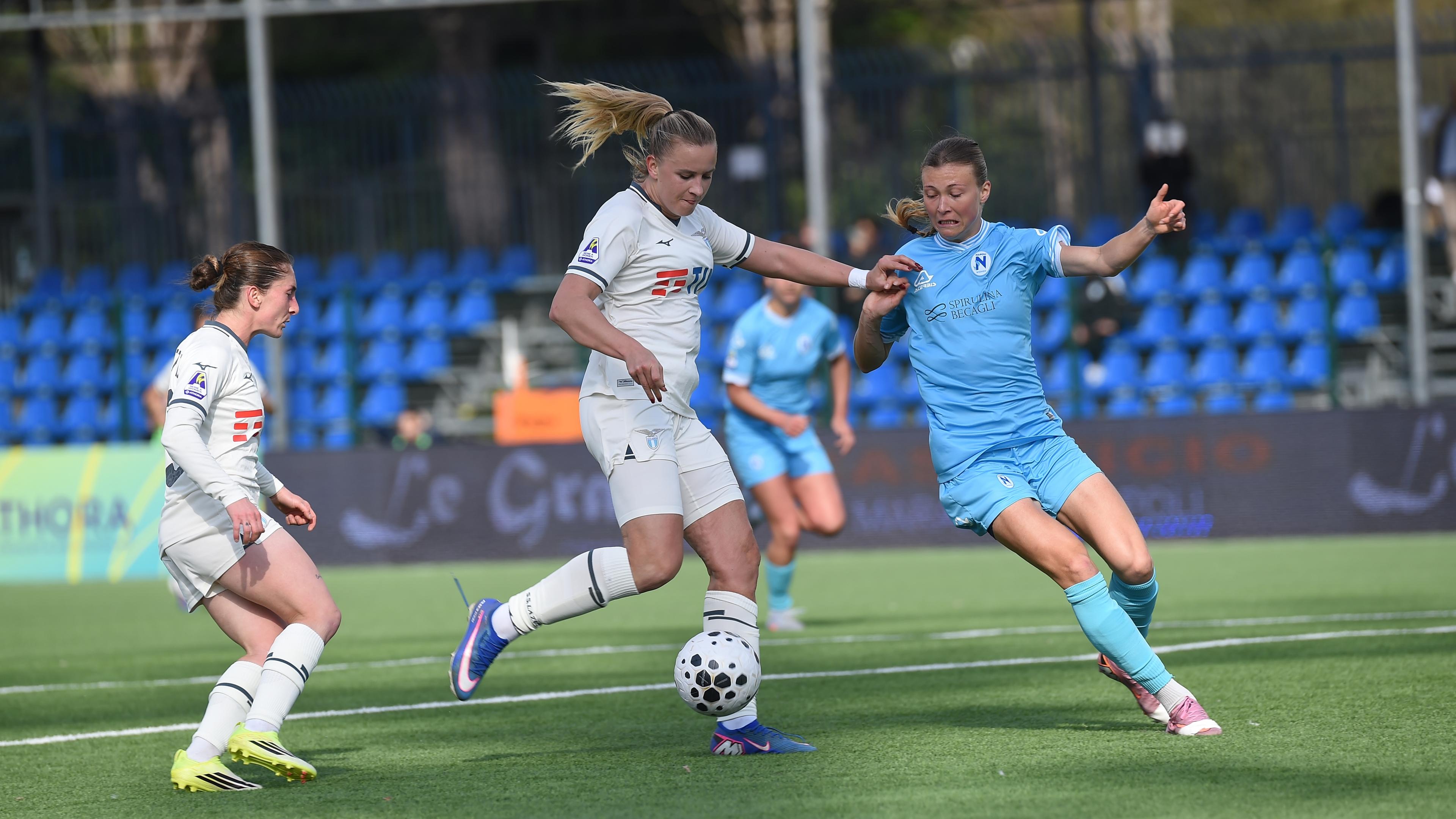 La Lazio batte 1-0 il Napoli e lo scavalca al 4° posto. 1-1 nella sfida salvezza tra Parma e Genoa