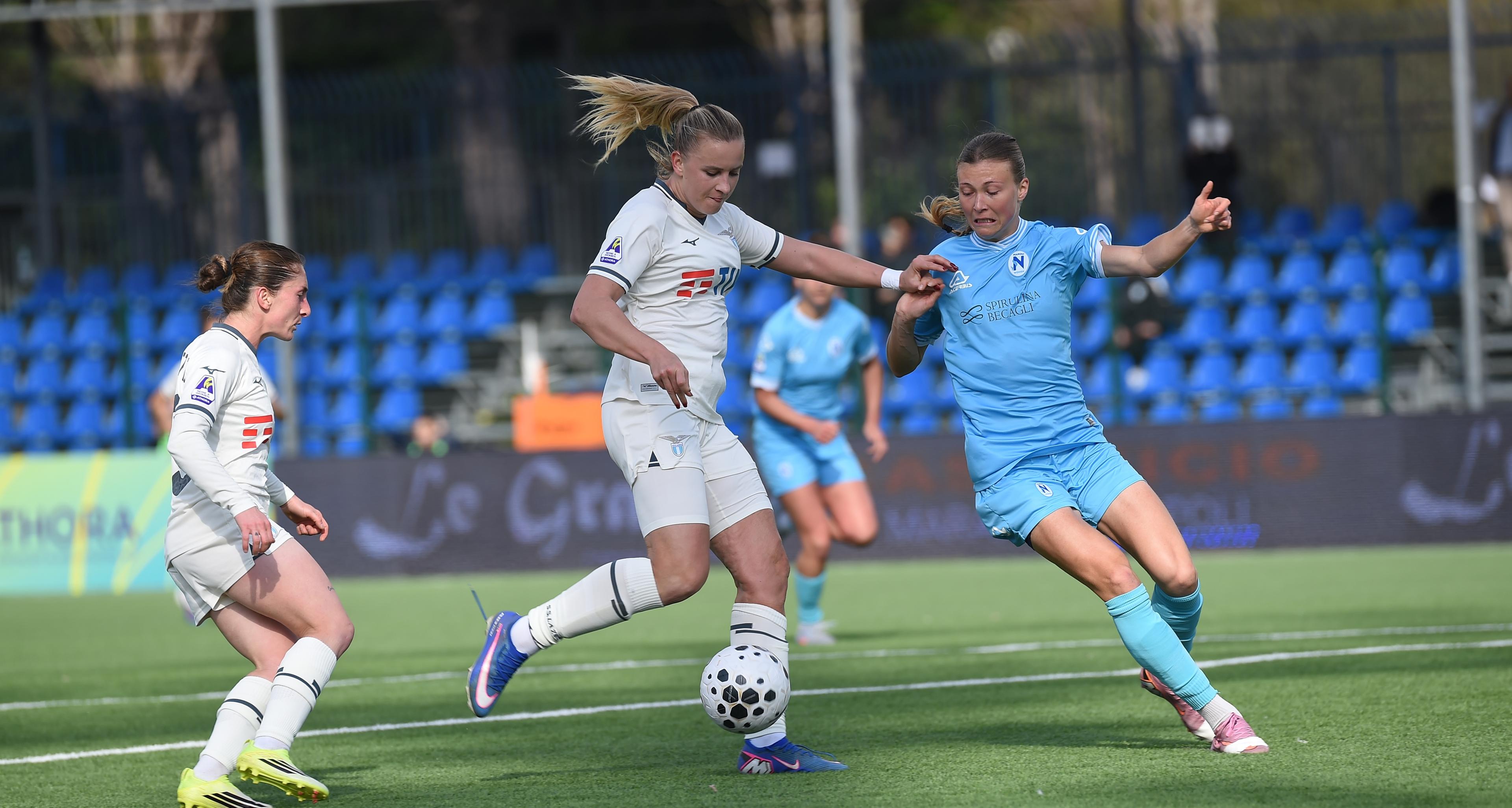 La Lazio batte 1-0 il Napoli e lo scavalca al 4° posto. 1-1 nella sfida salvezza tra Parma e Genoa