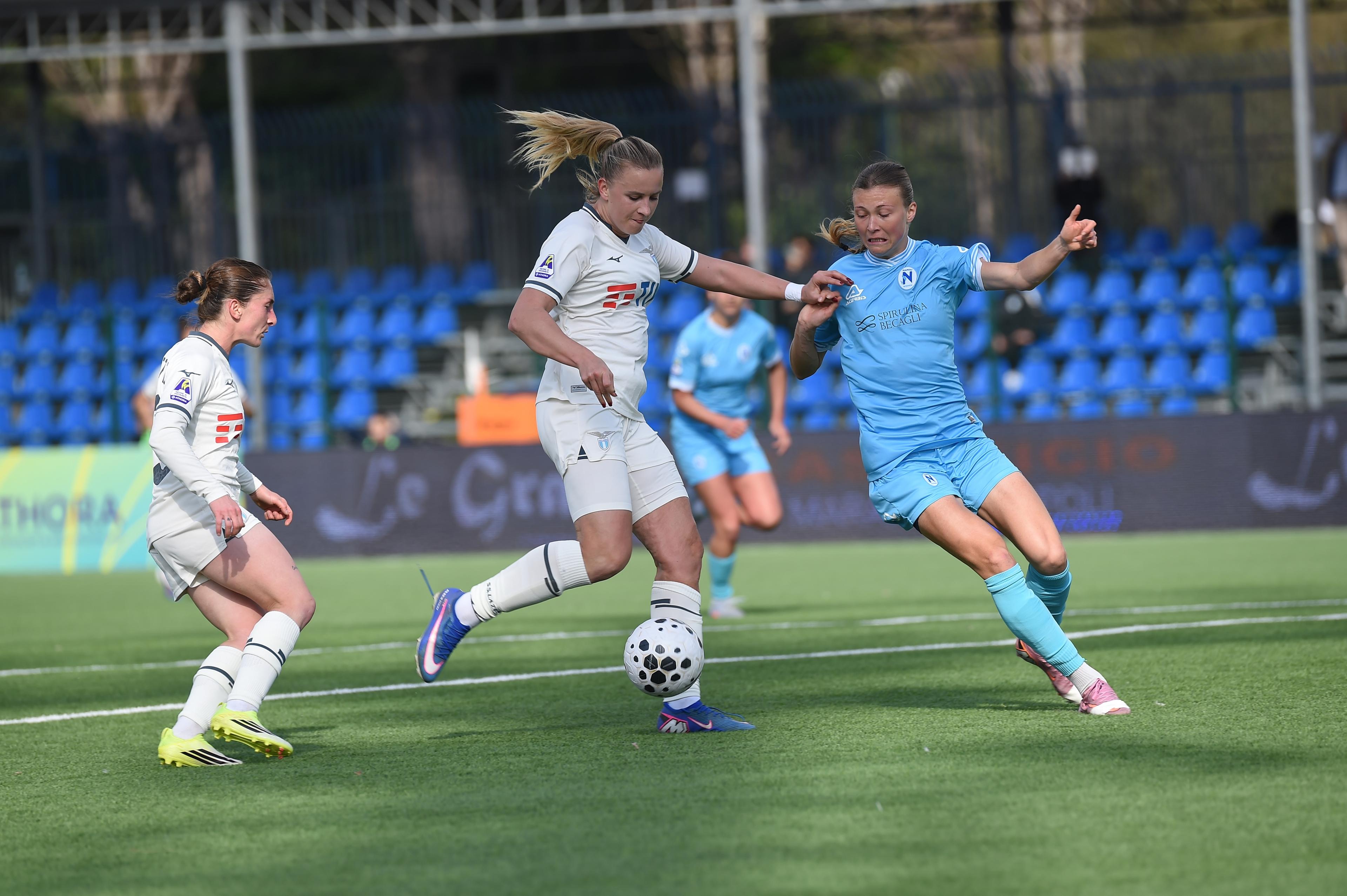 La Lazio batte 1-0 il Napoli e lo scavalca al 4° posto. 1-1 nella sfida salvezza tra Parma e Genoa