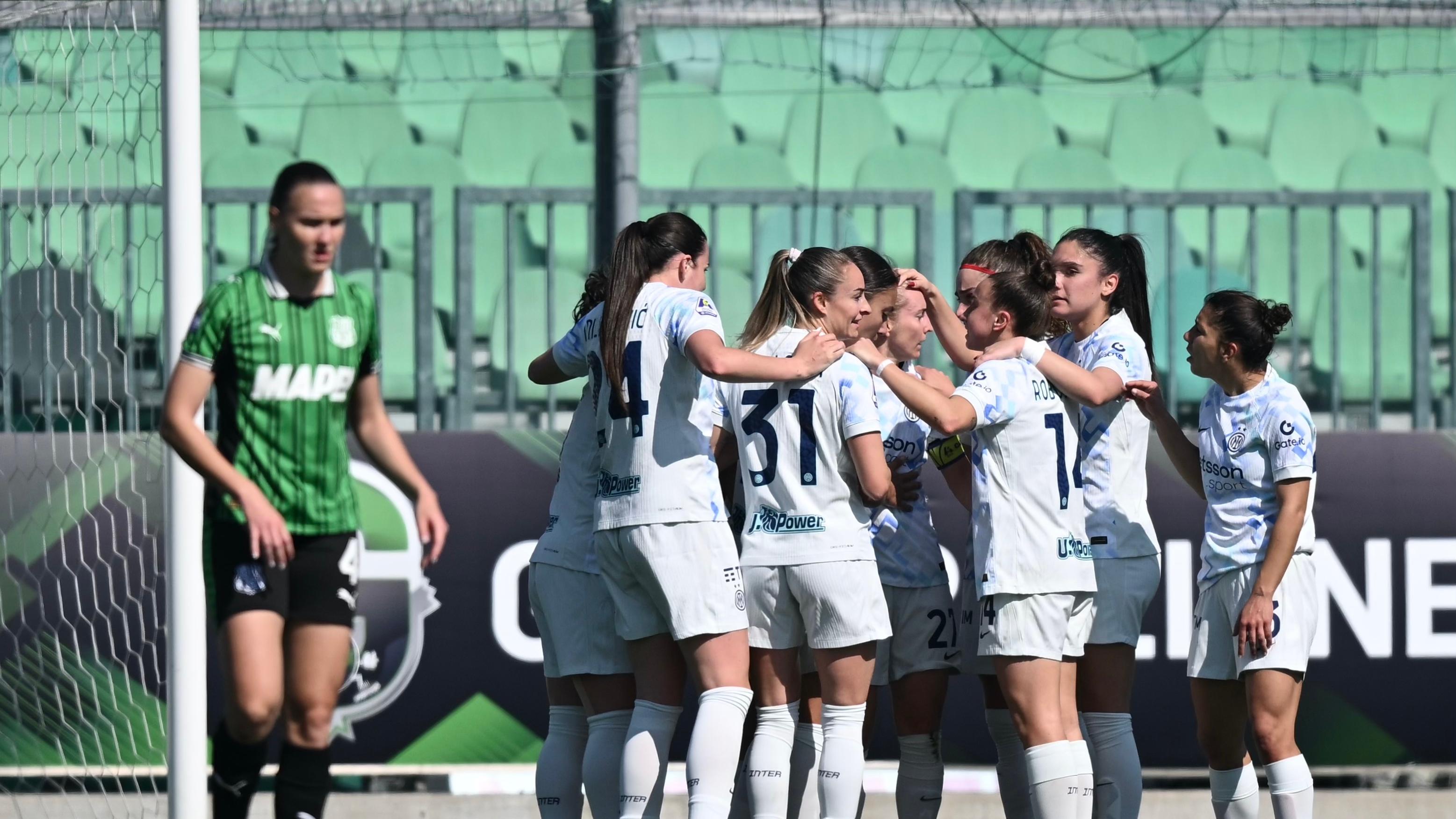 L’Inter batte 3-0 il Sassuolo e accorcia sulla Roma: primo posto a -4