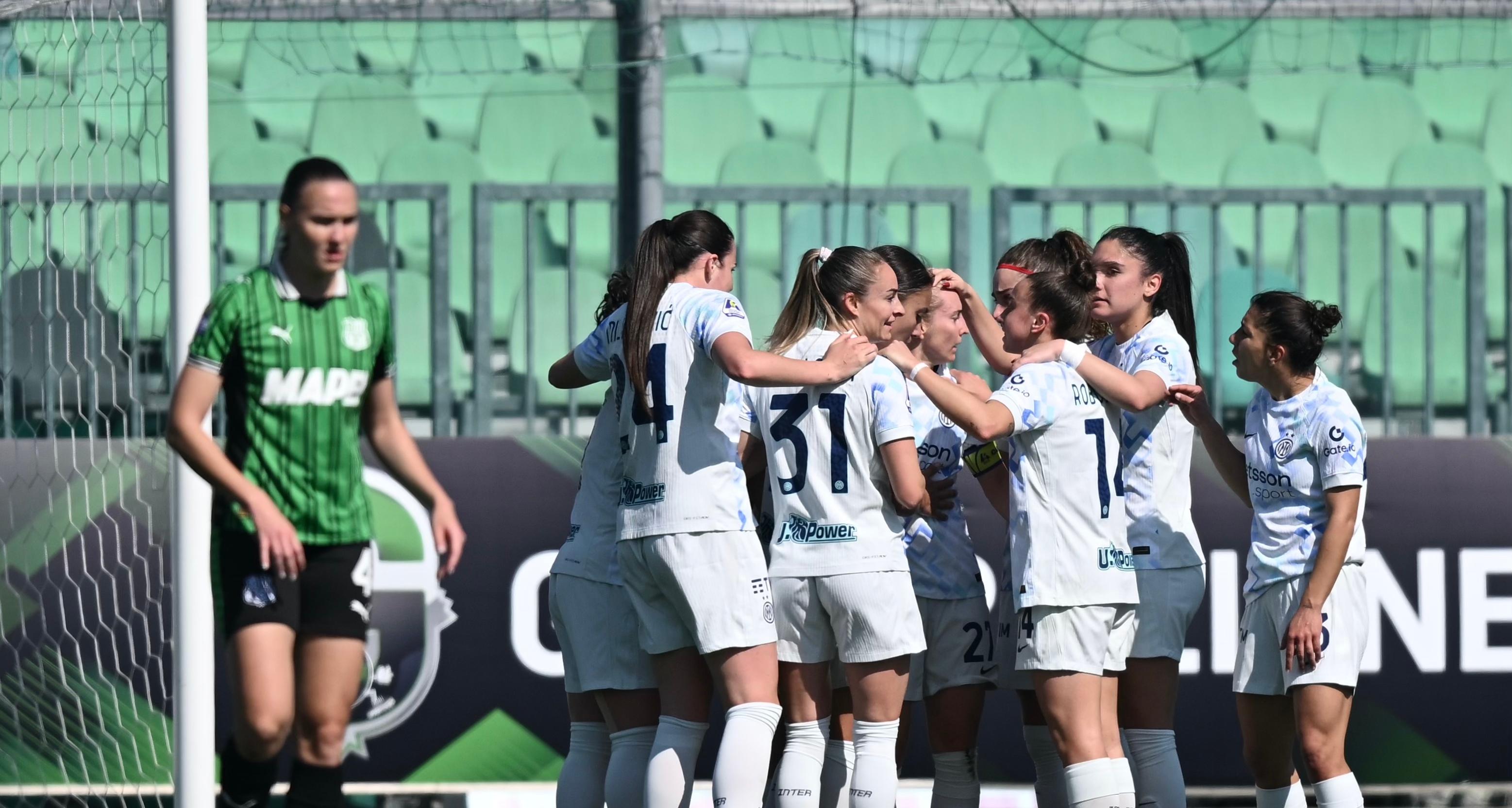 L’Inter batte 3-0 il Sassuolo e accorcia sulla Roma: primo posto a -4