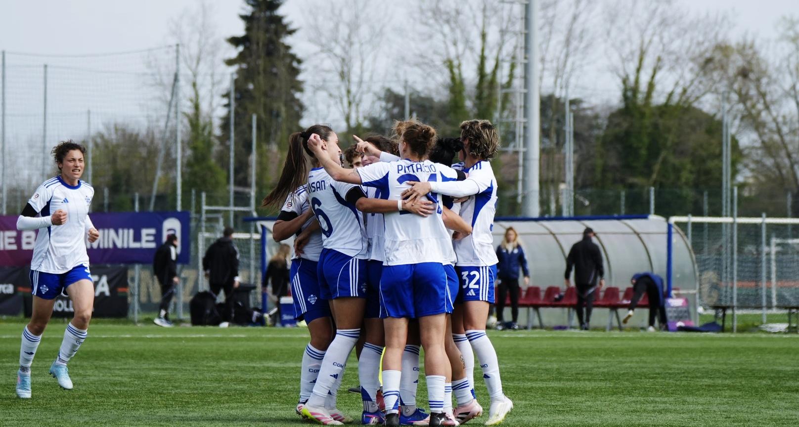 Il Como 1907 vince con il Venezia e tiene le inseguitrici a -8: Serie A sempre più vicina