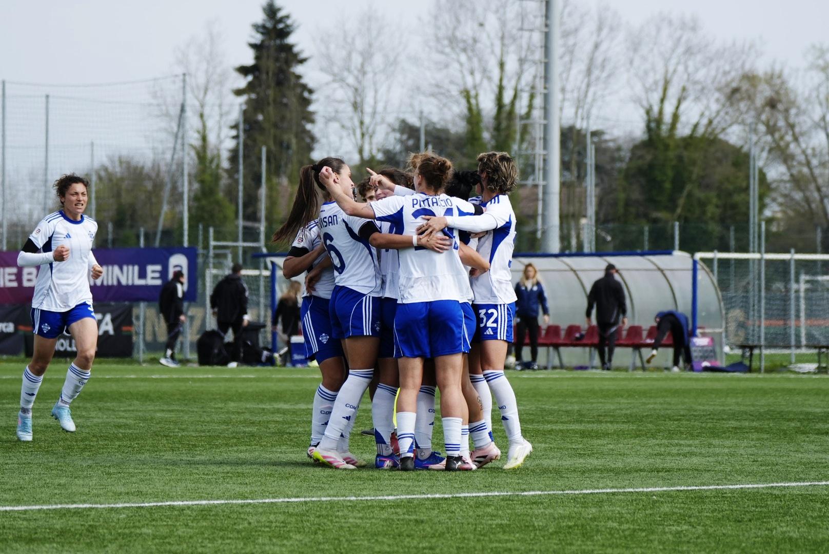 Il Como 1907 vince con il Venezia e tiene le inseguitrici a -8: Serie A sempre più vicina