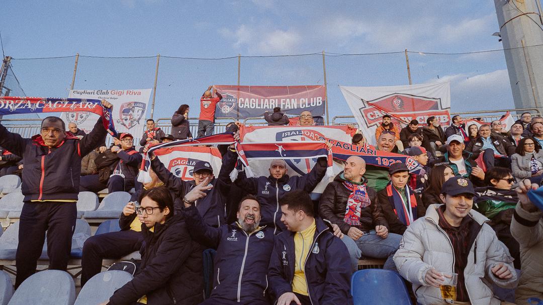 Un'iniziativa esemplare e riuscitissima: per Cagliari-Napoli di venerdì 20 il settore ospiti dello stadio ha accolto i club sardi della DCP