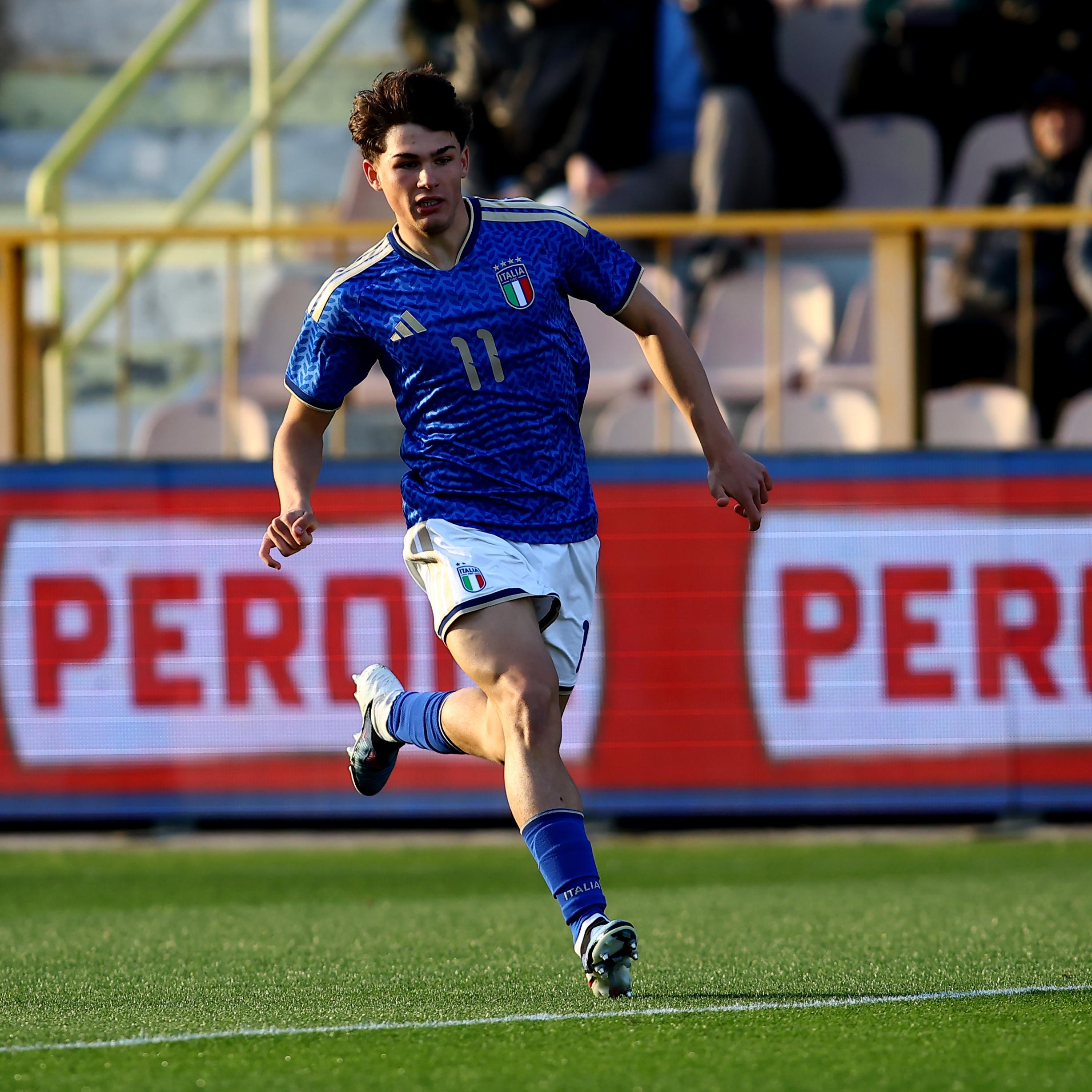 Nazionale Under 19 – Sabato a Cosenza c’è la Slovacchia. Torta in ritiro per Mosconi: “Spero di farmi il regalo di compleanno”. E Bollini incontra Aquilani