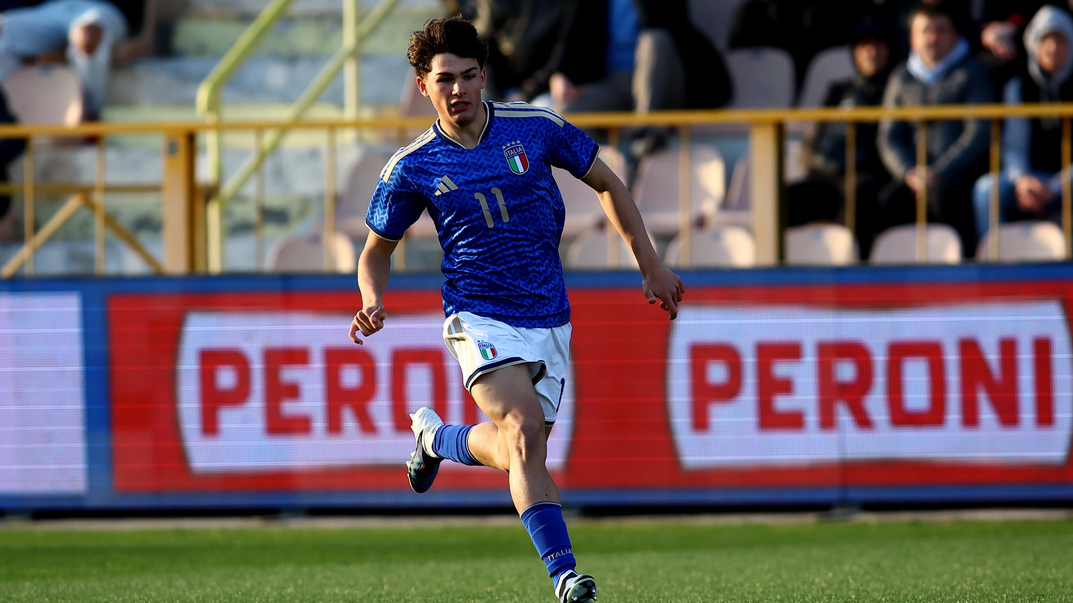 Sabato a Cosenza c’è la Slovacchia. Torta in ritiro per Mosconi: “Spero di farmi il regalo di compleanno”. E Bollini incontra Aquilani