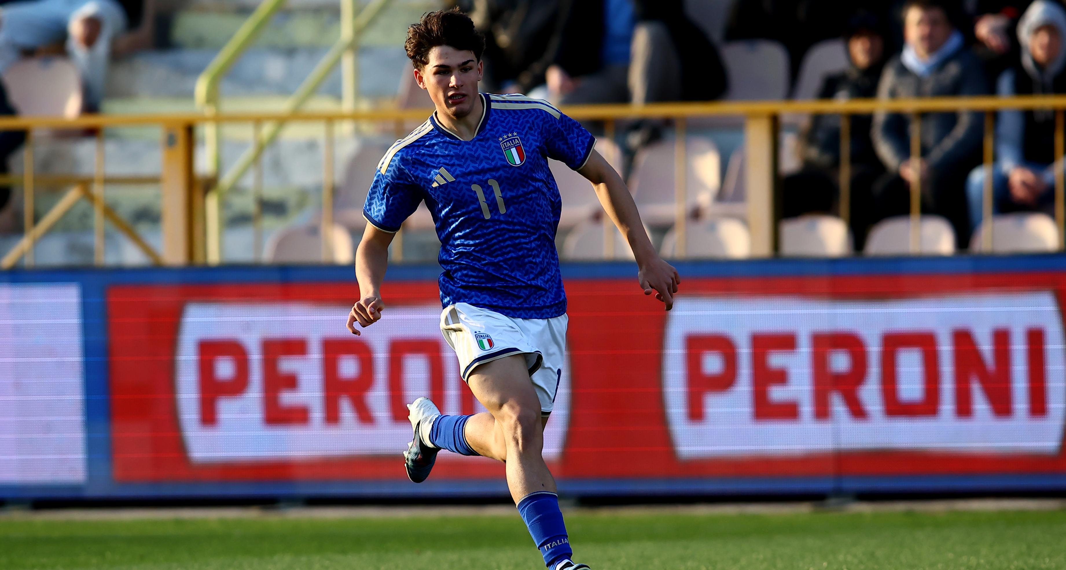 Sabato a Cosenza c’è la Slovacchia. Torta in ritiro per Mosconi: “Spero di farmi il regalo di compleanno”. E Bollini incontra Aquilani