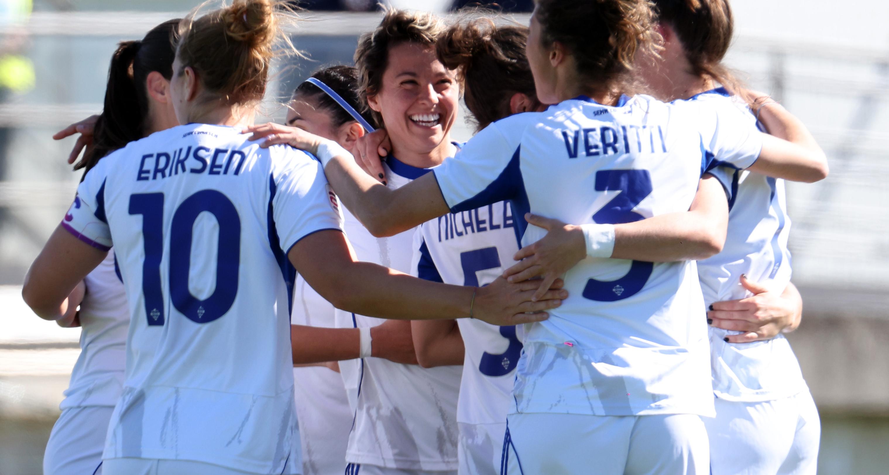Il Como 1907 sa solo vincere: Hellas battuto 5-3 e inseguitrici sempre a -8