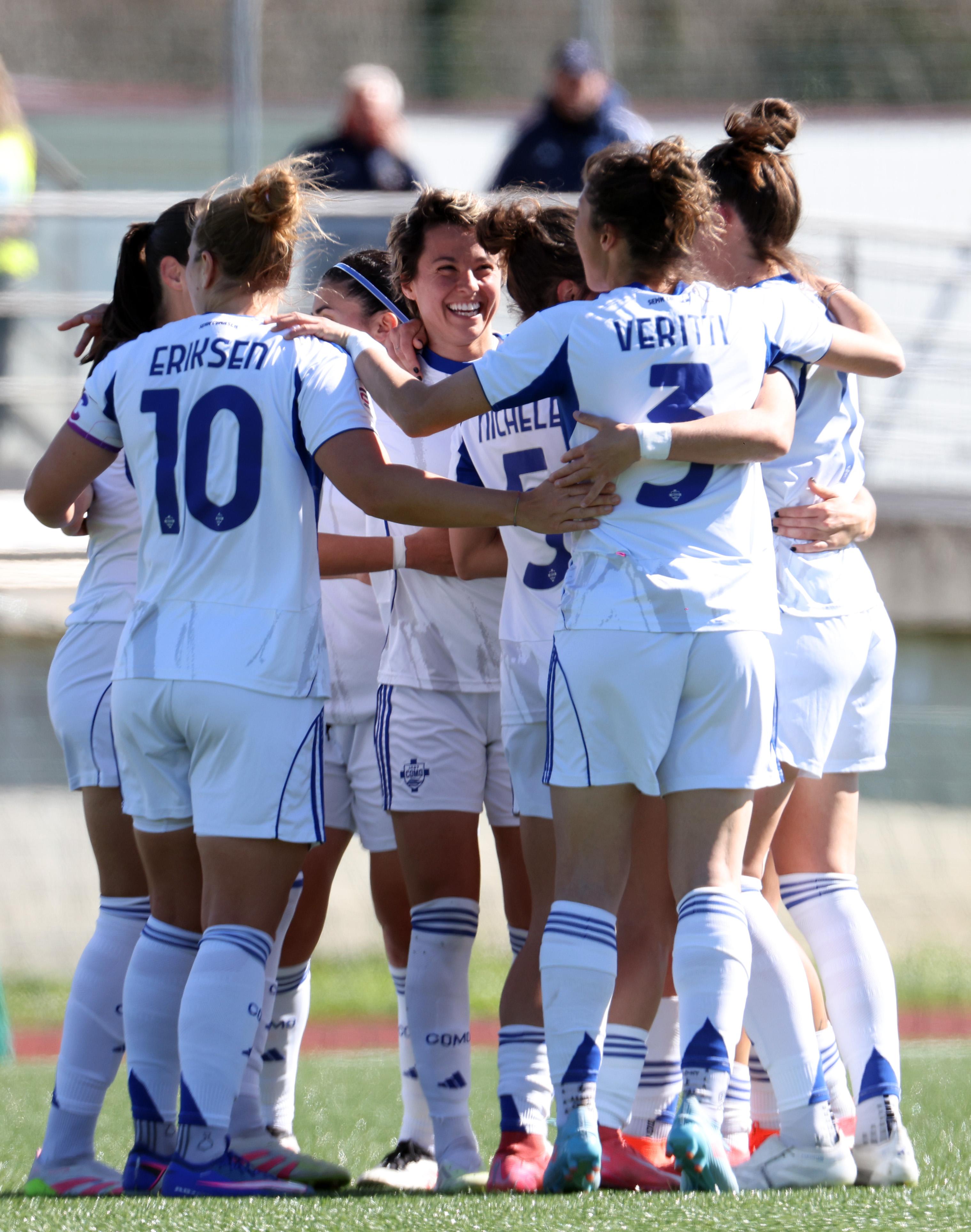 Il Como 1907 sa solo vincere: Hellas battuto 5-3 e inseguitrici sempre a -8