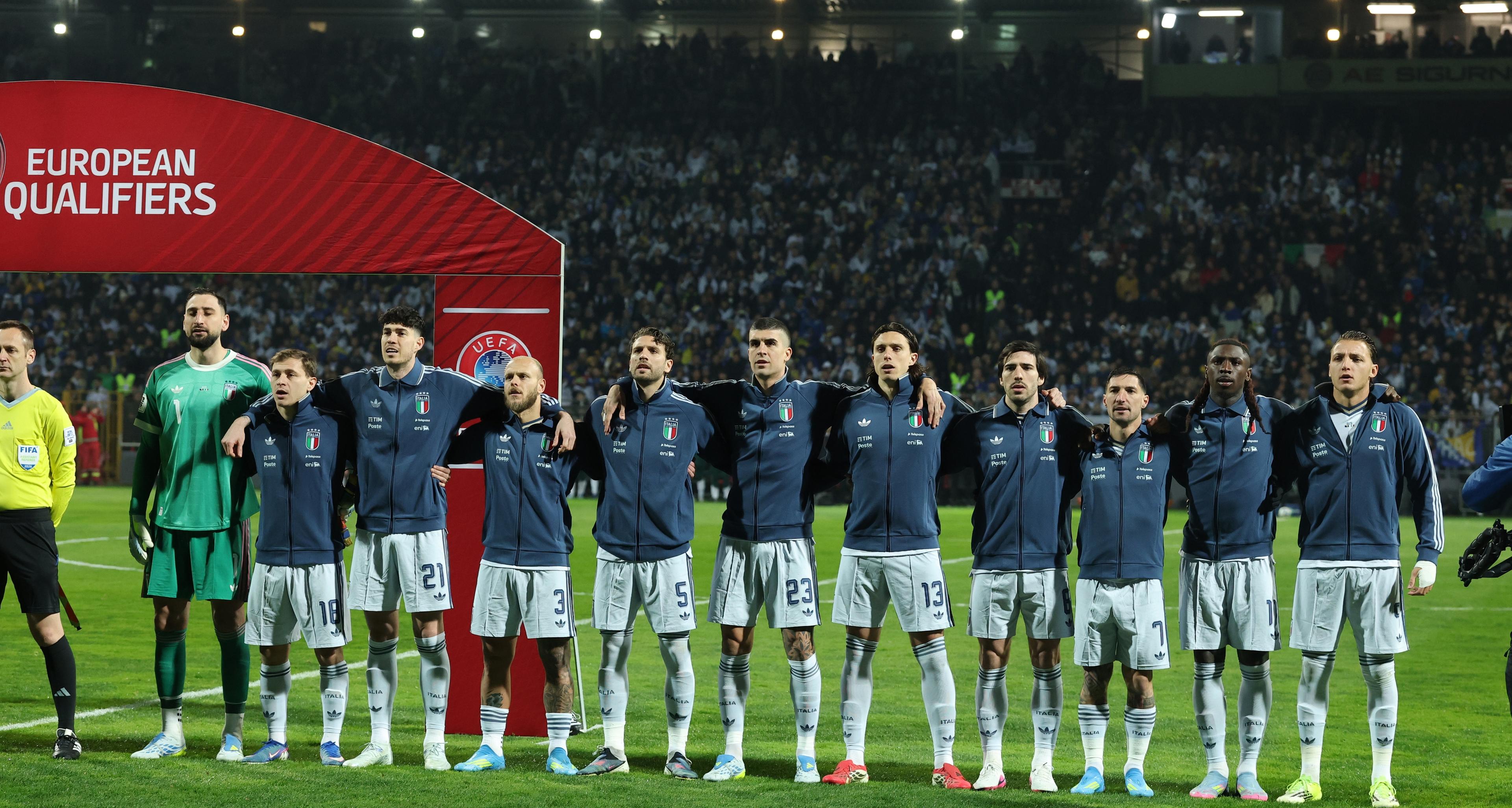 France return to the top of the FIFA rankings, while Italy move up one place to 12th