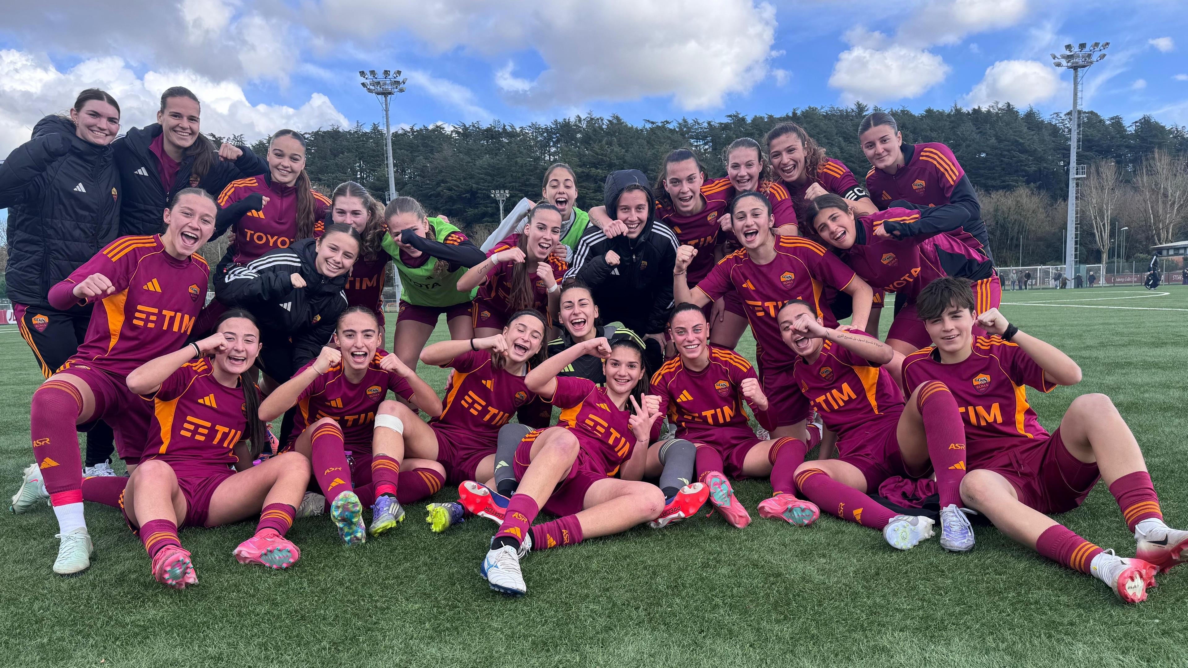 Juventus e Sassuolo vincono, Milan e Roma dilagano: vetta invariata