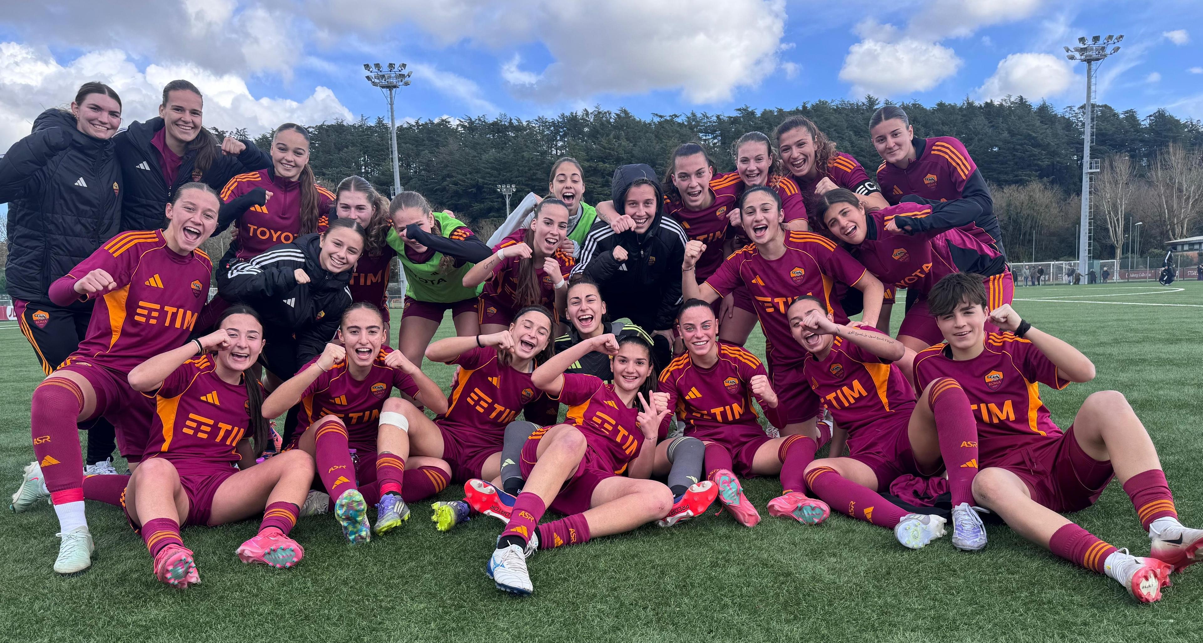 Juventus e Sassuolo vincono, Milan e Roma dilagano: vetta invariata