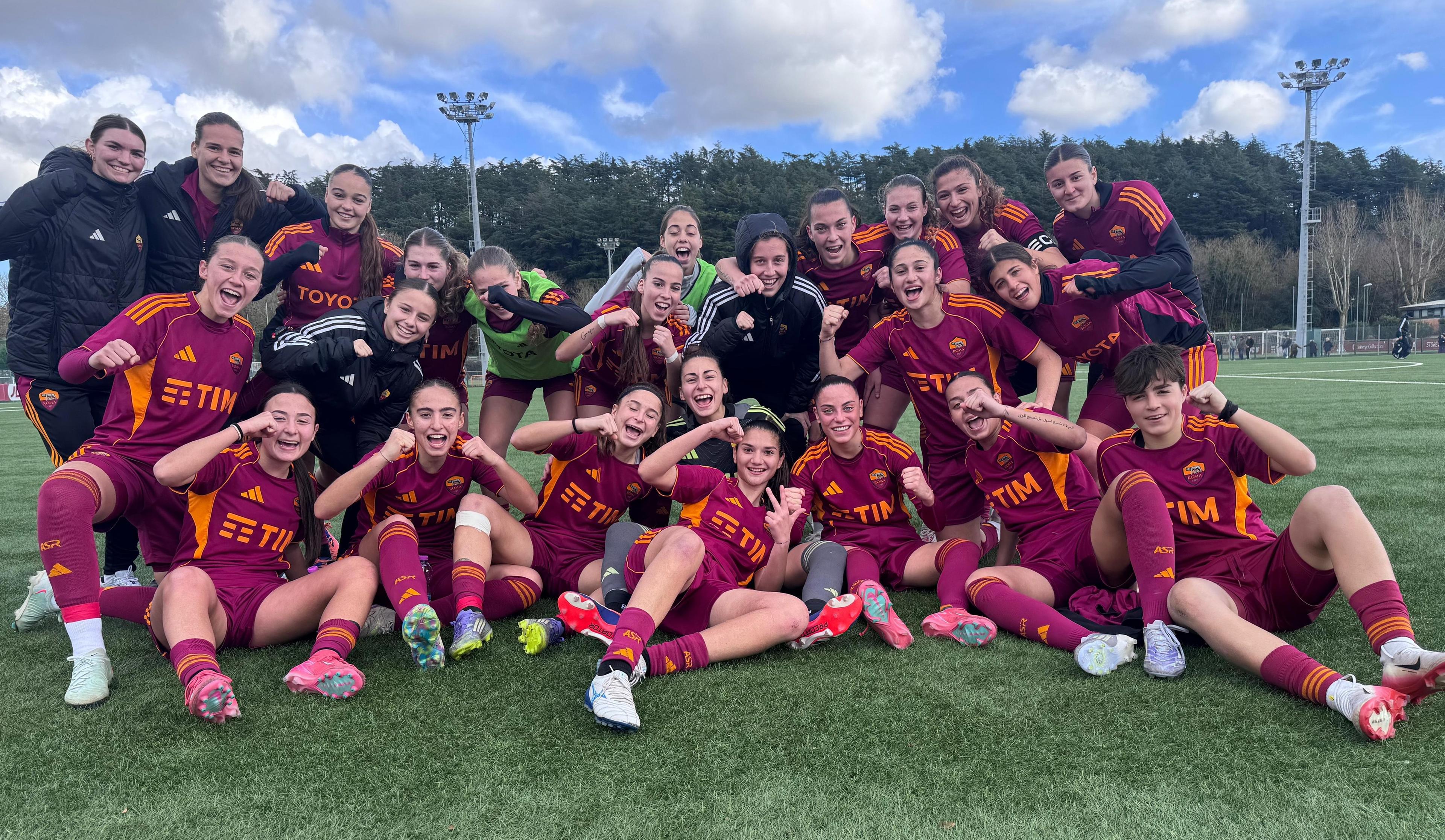 Juventus e Sassuolo vincono, Milan e Roma dilagano: vetta invariata