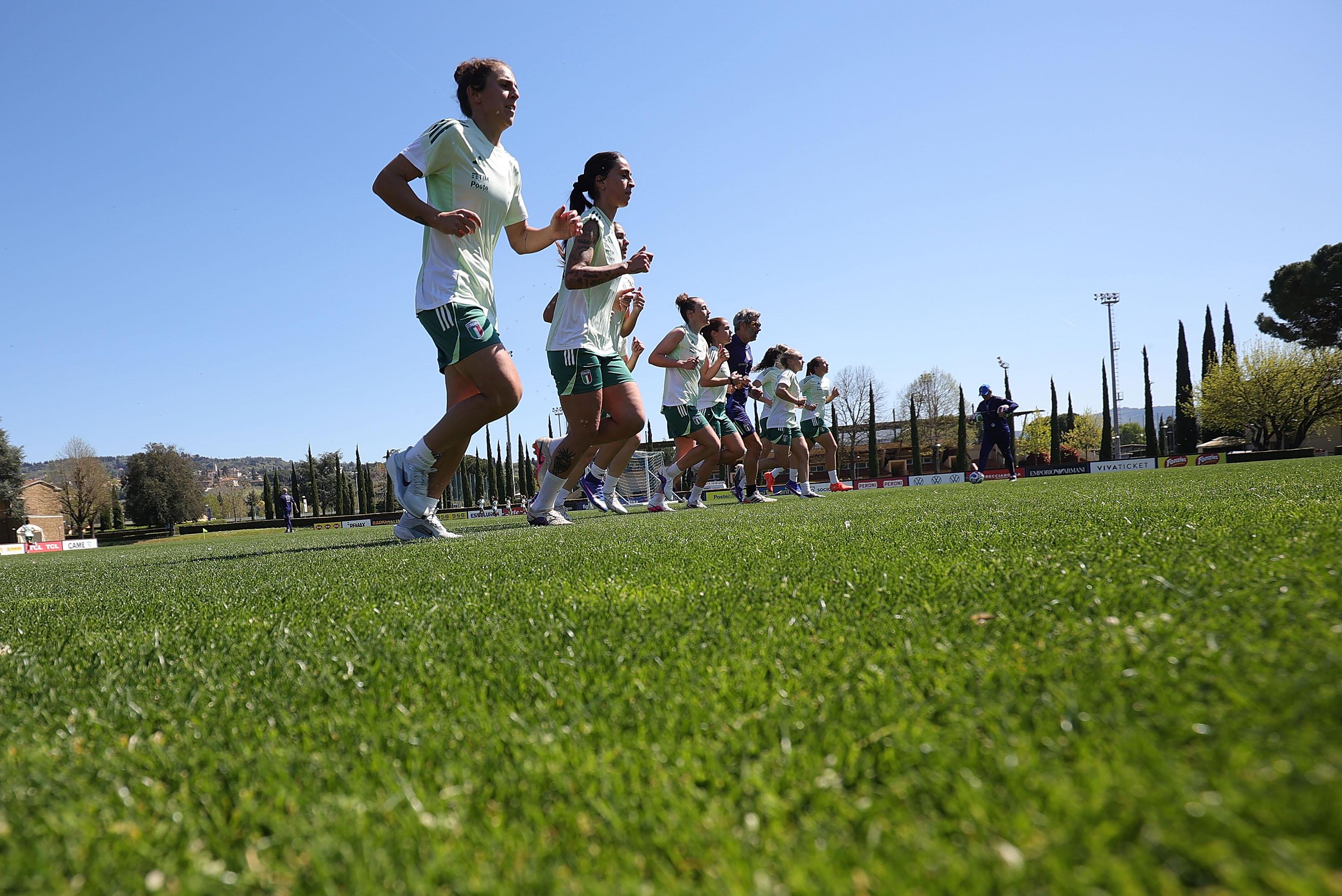 Azzurre, prosegue il lavoro a Coverciano tra sedute di allenamento e riunioni tecniche