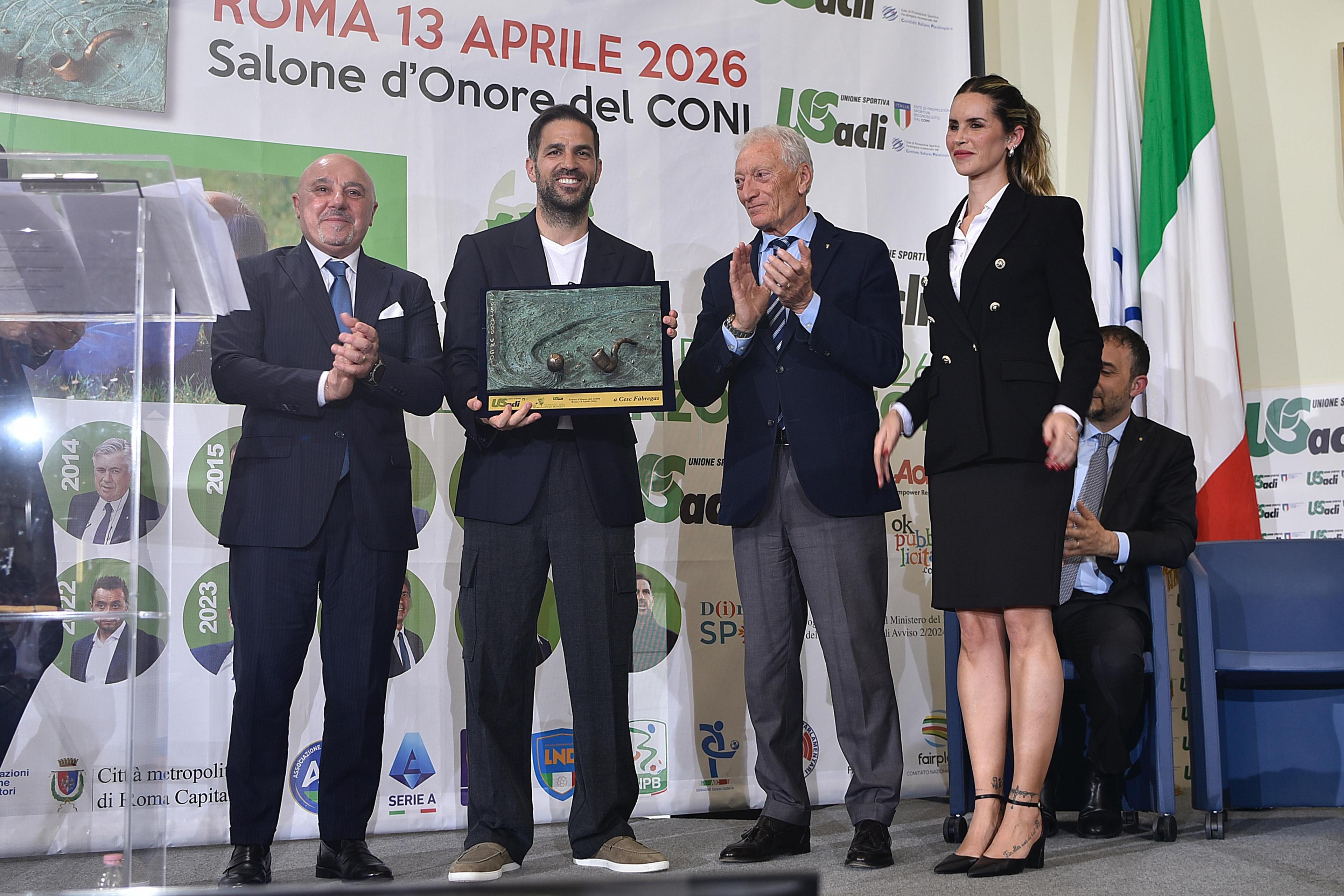 Cesc Fabregas riceve il Bearzot: “Sono onorato, è anche un premio alla città di Como”