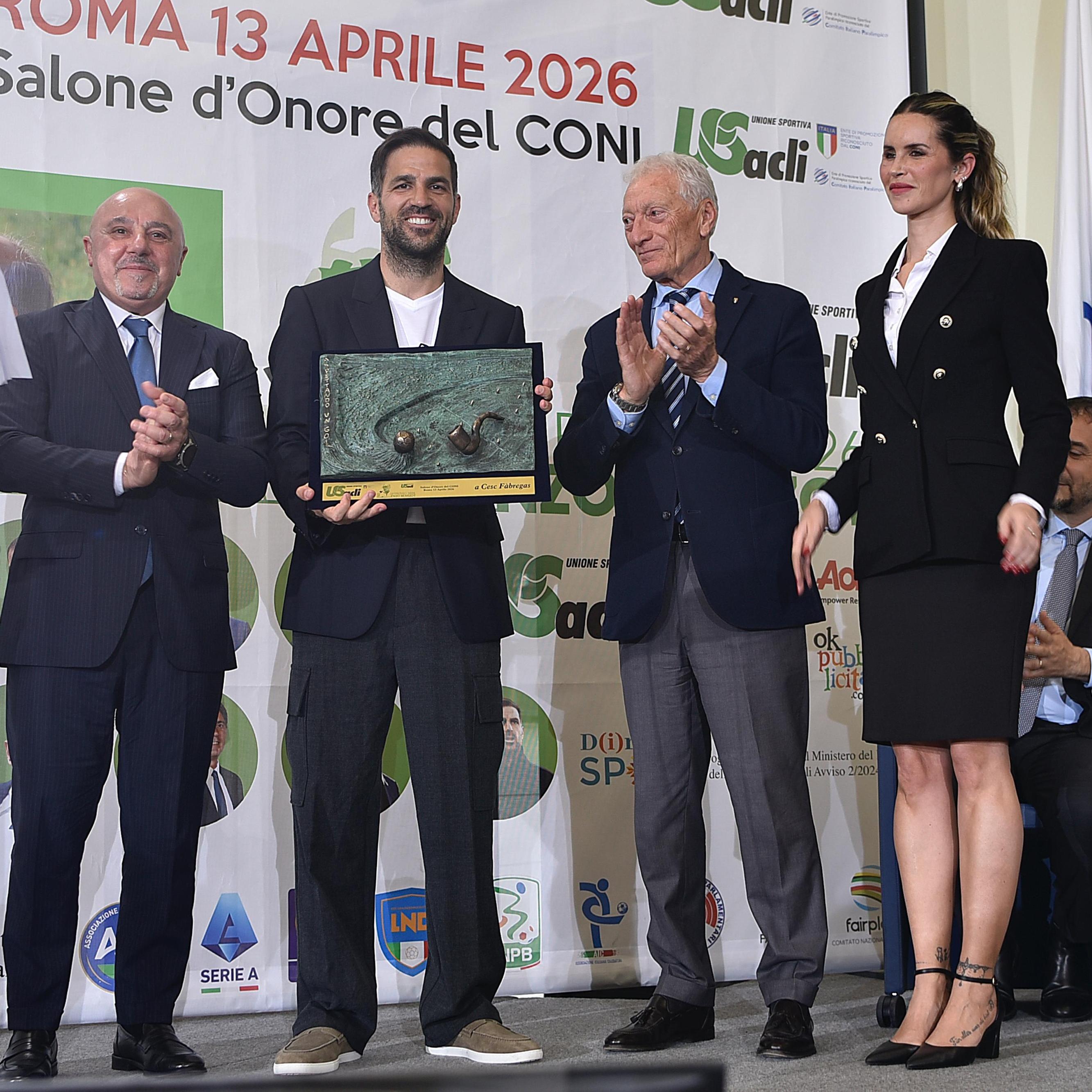 Cesc Fabregas receives the Bearzot Award: “I’m honoured; it also belongs to the city of Como”