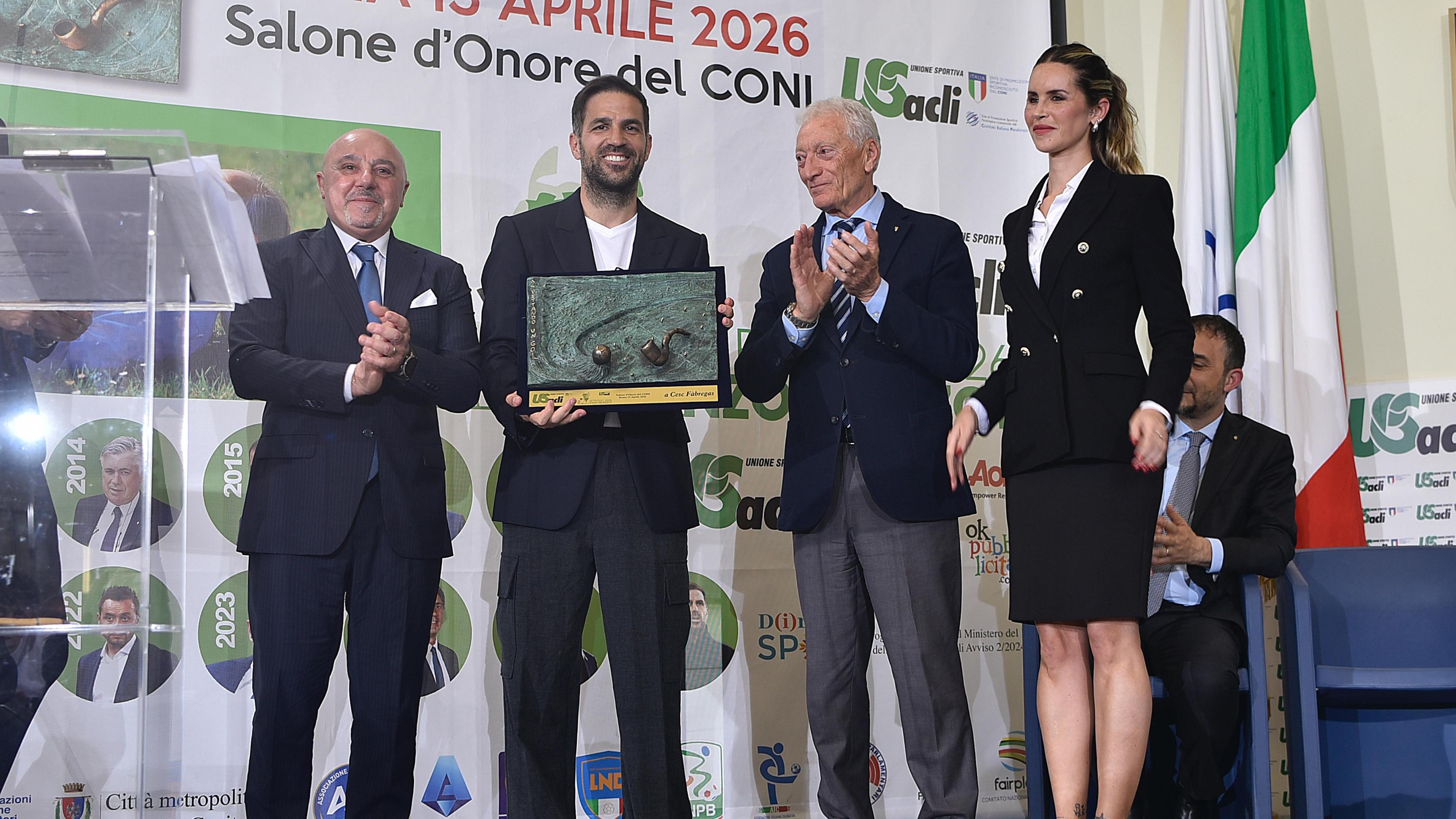 Cesc Fabregas receives the Bearzot Award: “I’m honoured; it also belongs to the city of Como”