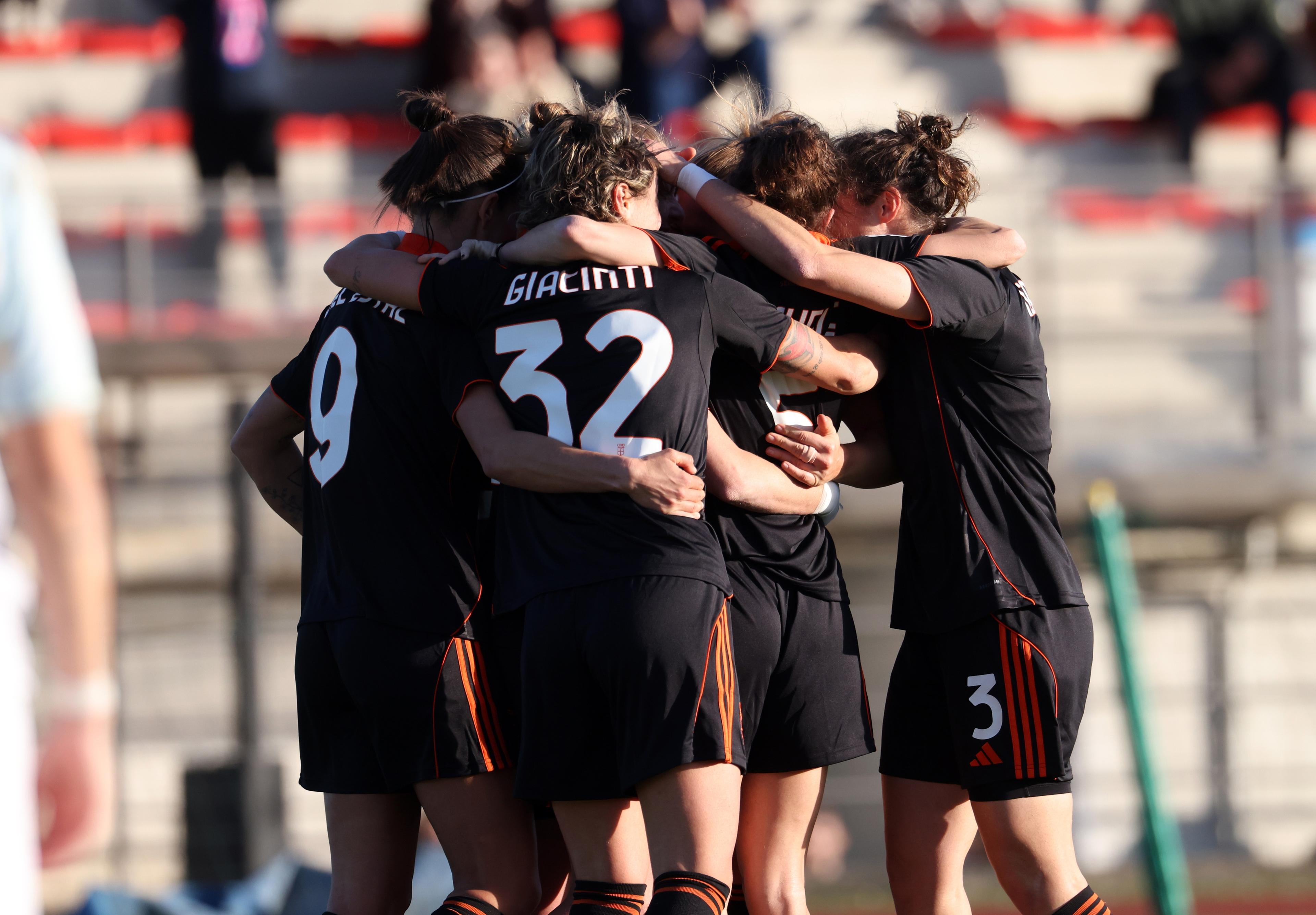 Il Como prepara la festa: basta un punto con il Trastevere per centrare la A. Il Frosinone torna allo ‘Stirpe’