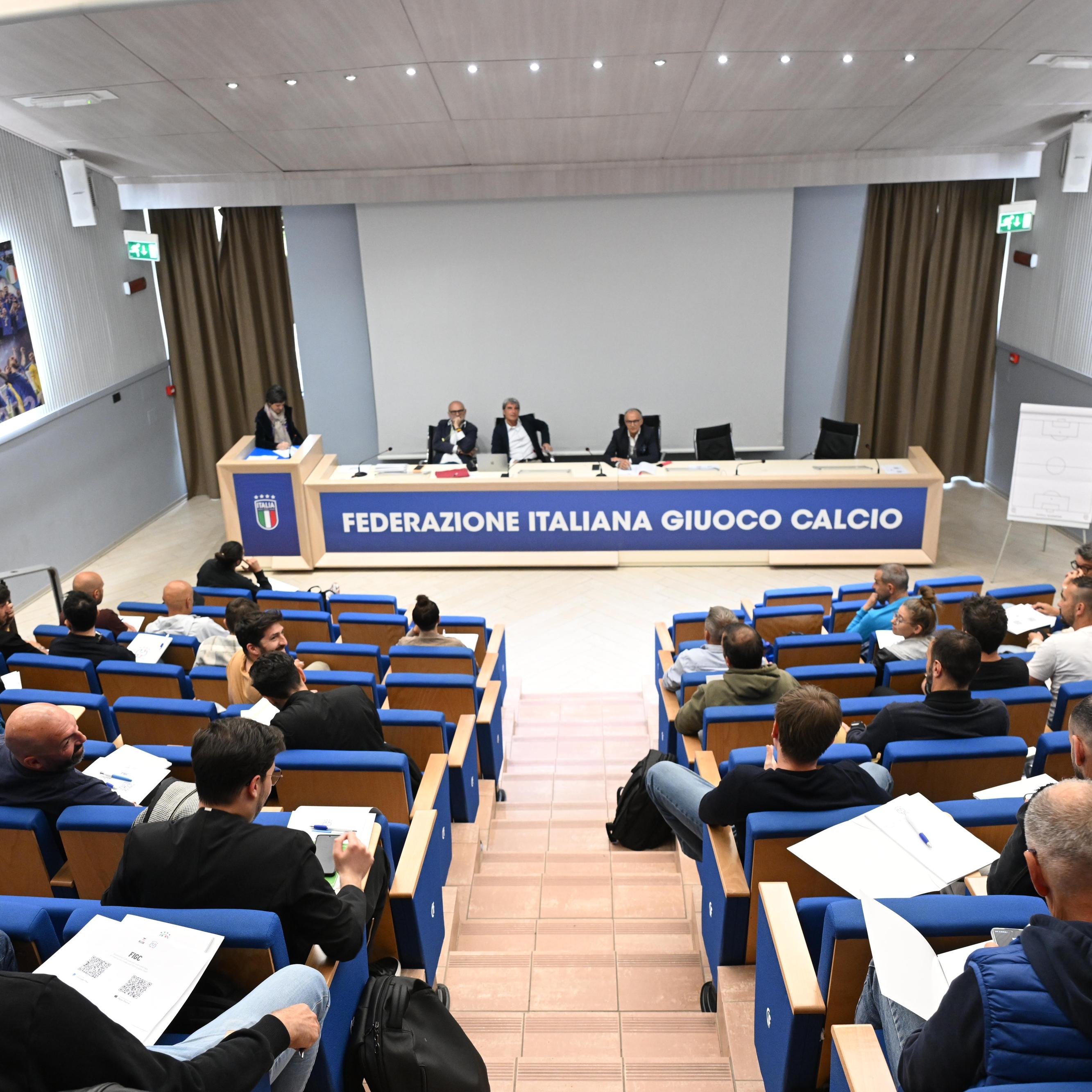 Nell’aula magna di Coverciano l’inaugurazione del nuovo corso UEFA A. Lezioni fino a luglio