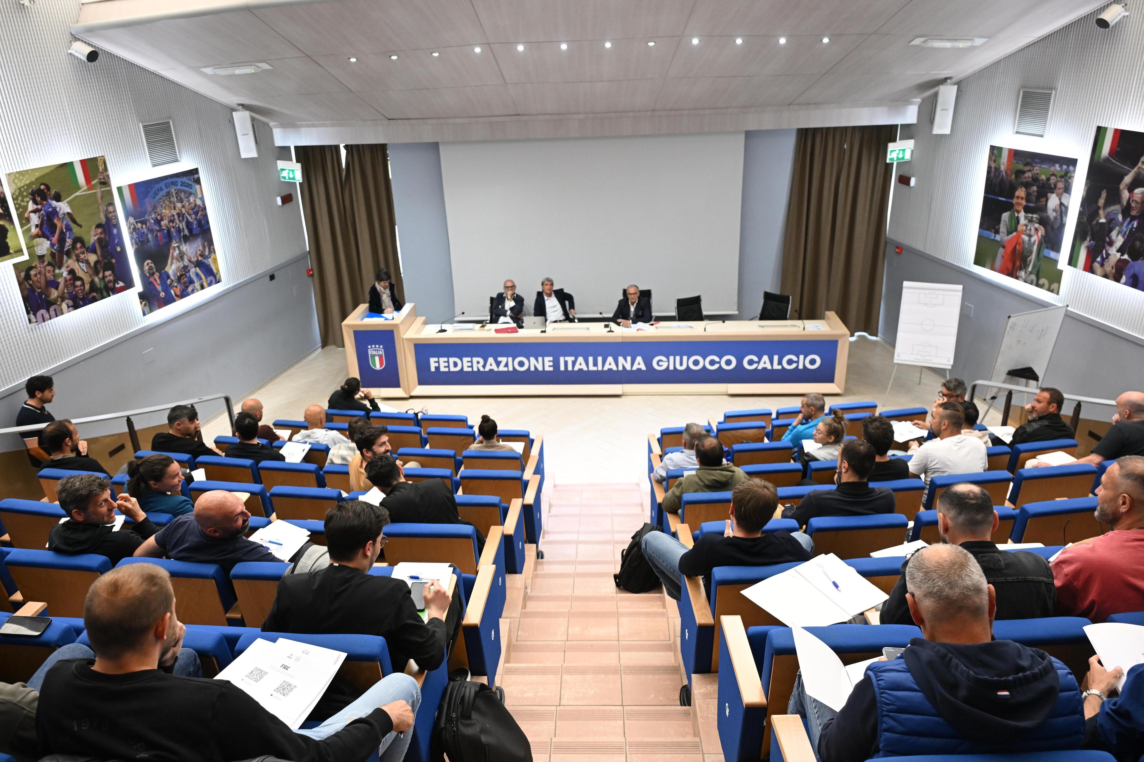 Nell’aula magna di Coverciano l’inaugurazione del nuovo corso UEFA A. Lezioni fino a luglio