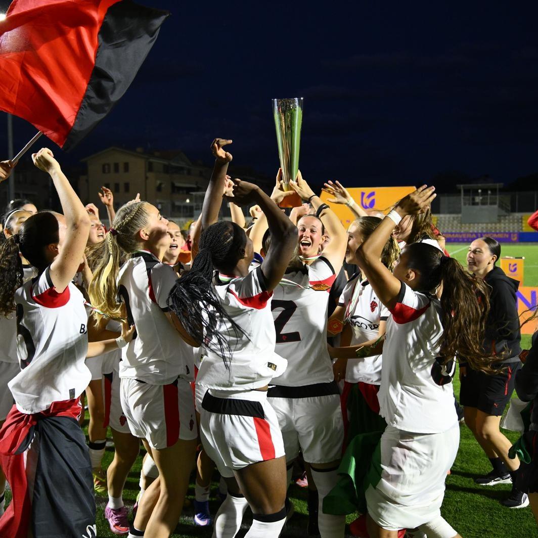 Il Milan centra il bis! Le rossonere superano il Sassuolo ai rigori e vincono il secondo Scudetto della loro storia