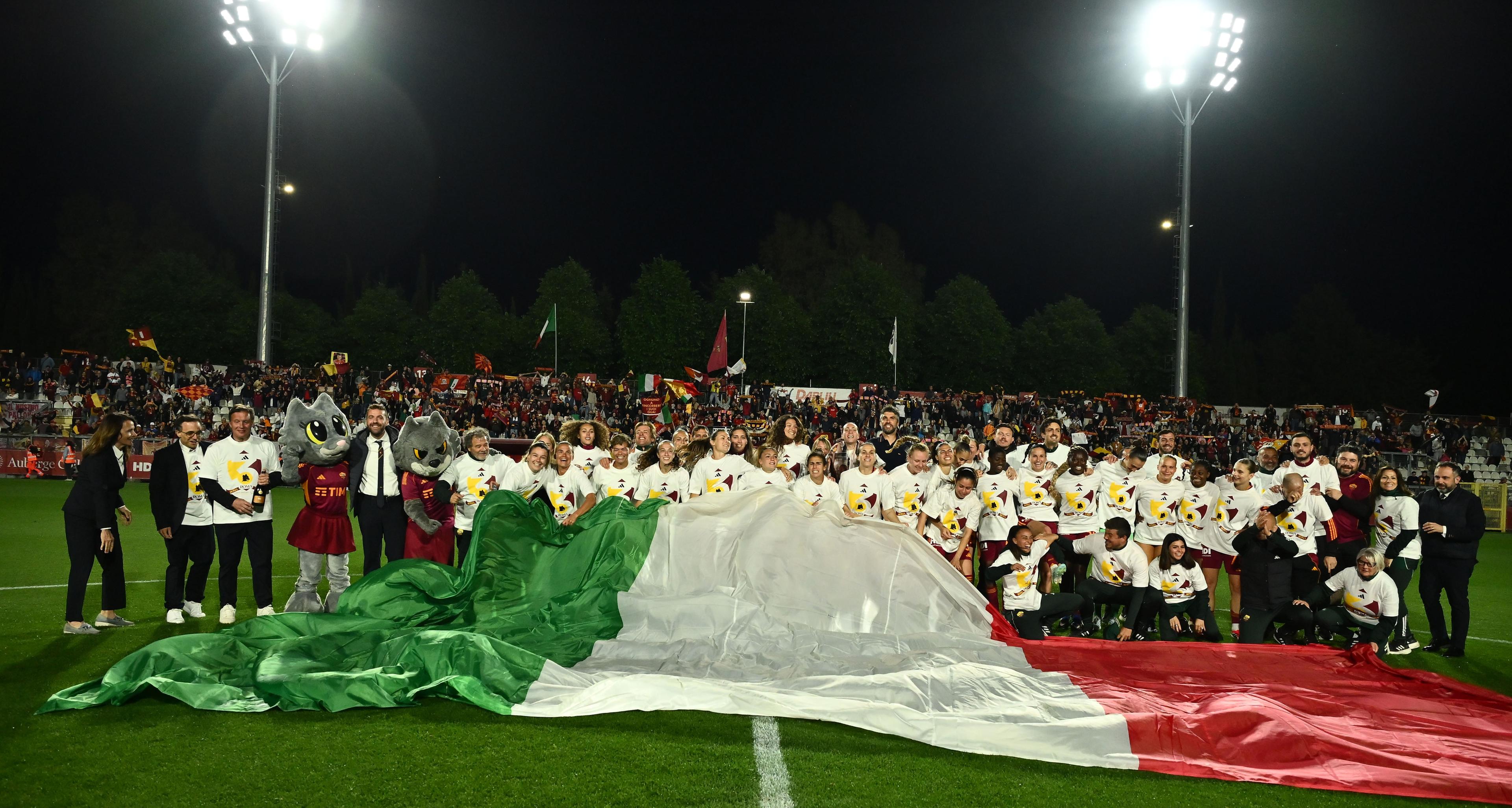 Nel weekend l’ultima giornata di campionato. La Roma chiude col Genoa, poi la premiazione scudetto al Tre Fontane