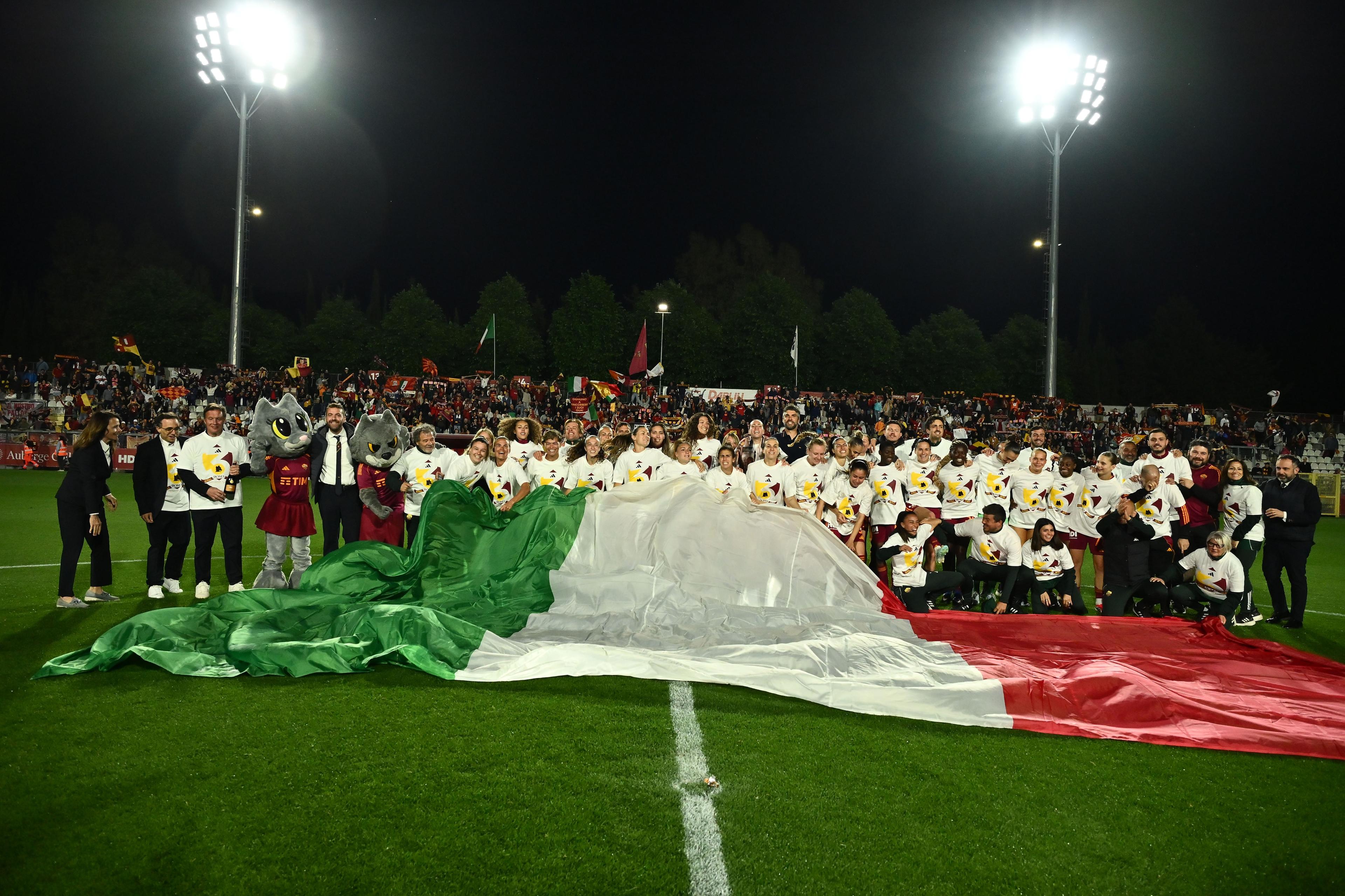 Nel weekend l’ultima giornata di campionato. La Roma chiude col Genoa, poi la premiazione scudetto al Tre Fontane