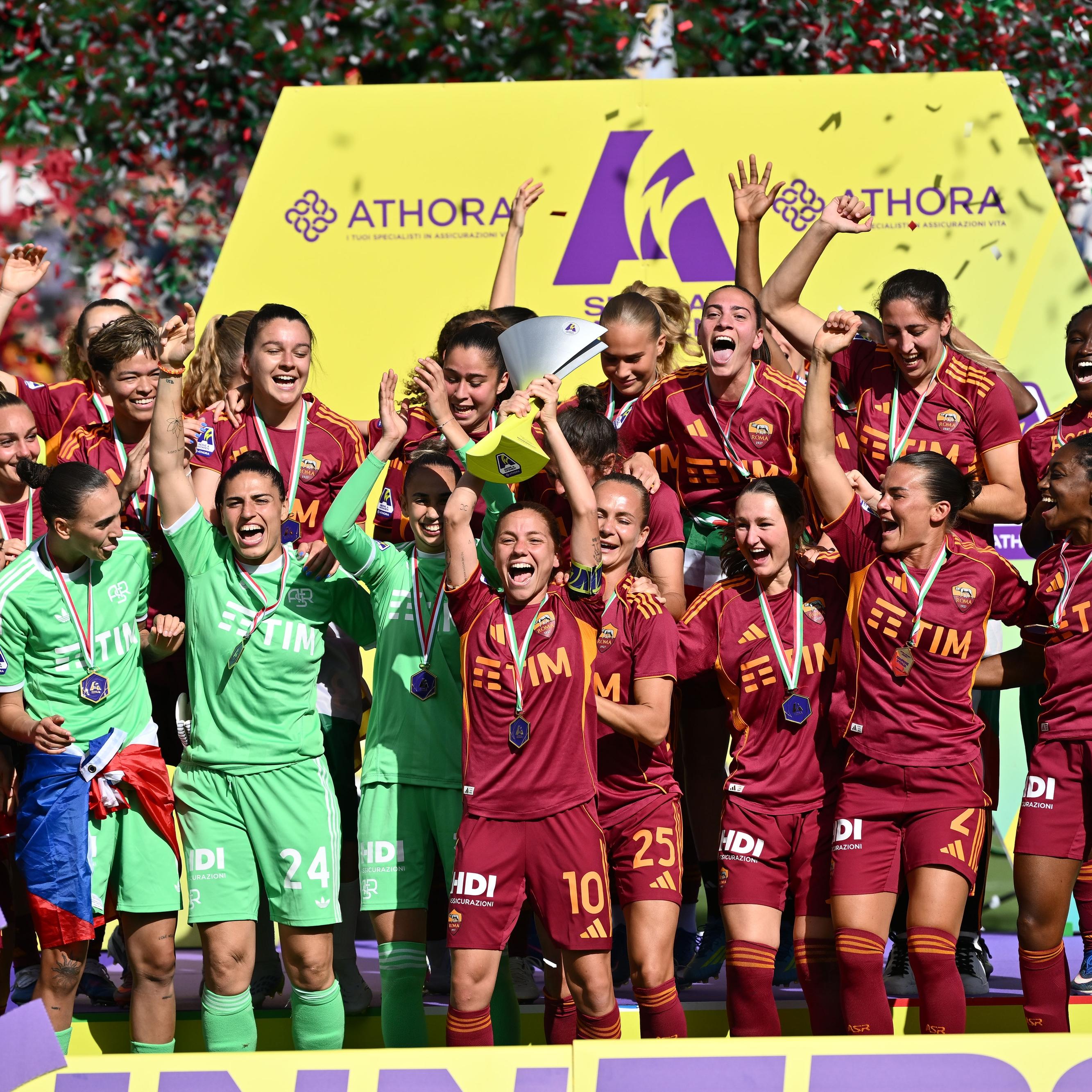 Roma, la festa Scudetto è totale: 2-0 al Genoa firmato Dragoni. Il Como chiude battendo 3-0 l’Inter
