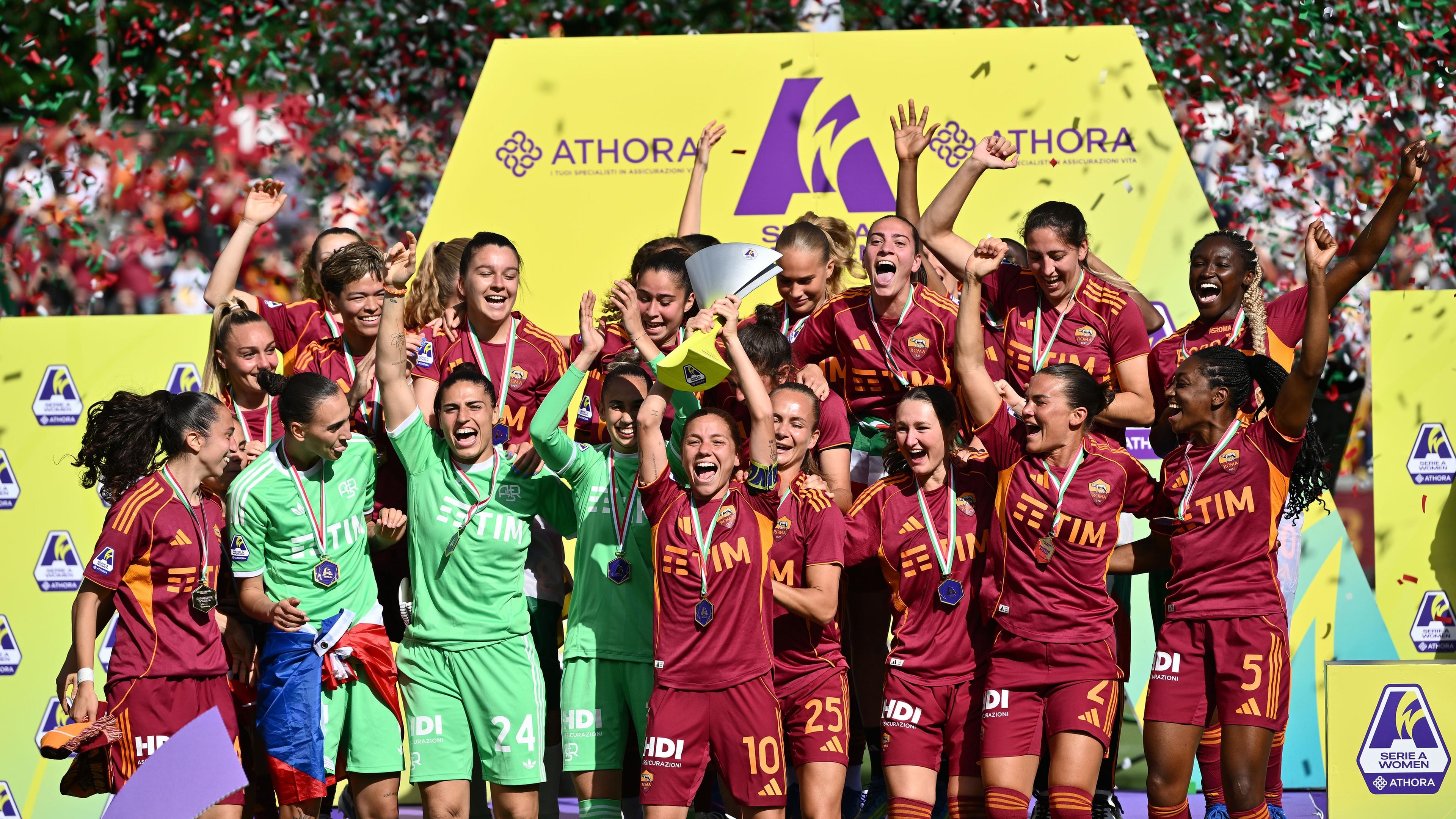 Roma, la festa Scudetto è totale: 2-0 al Genoa firmato Dragoni. Il Como chiude battendo 3-0 l’Inter