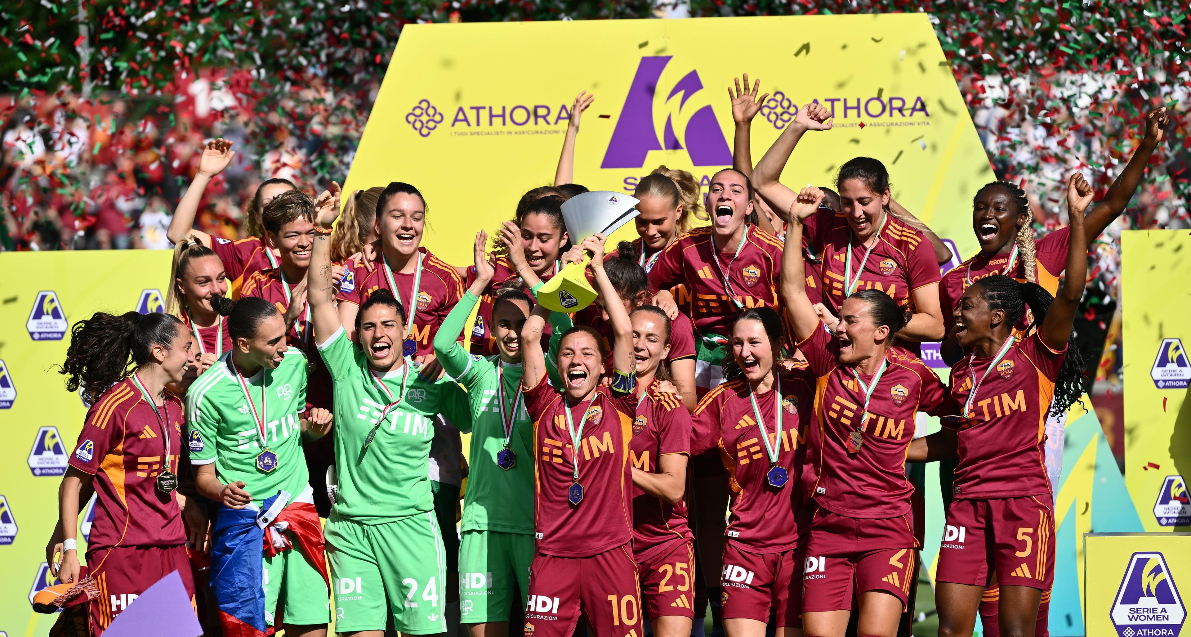 Roma, la festa Scudetto è totale: 2-0 al Genoa firmato Dragoni. Il Como chiude battendo 3-0 l’Inter